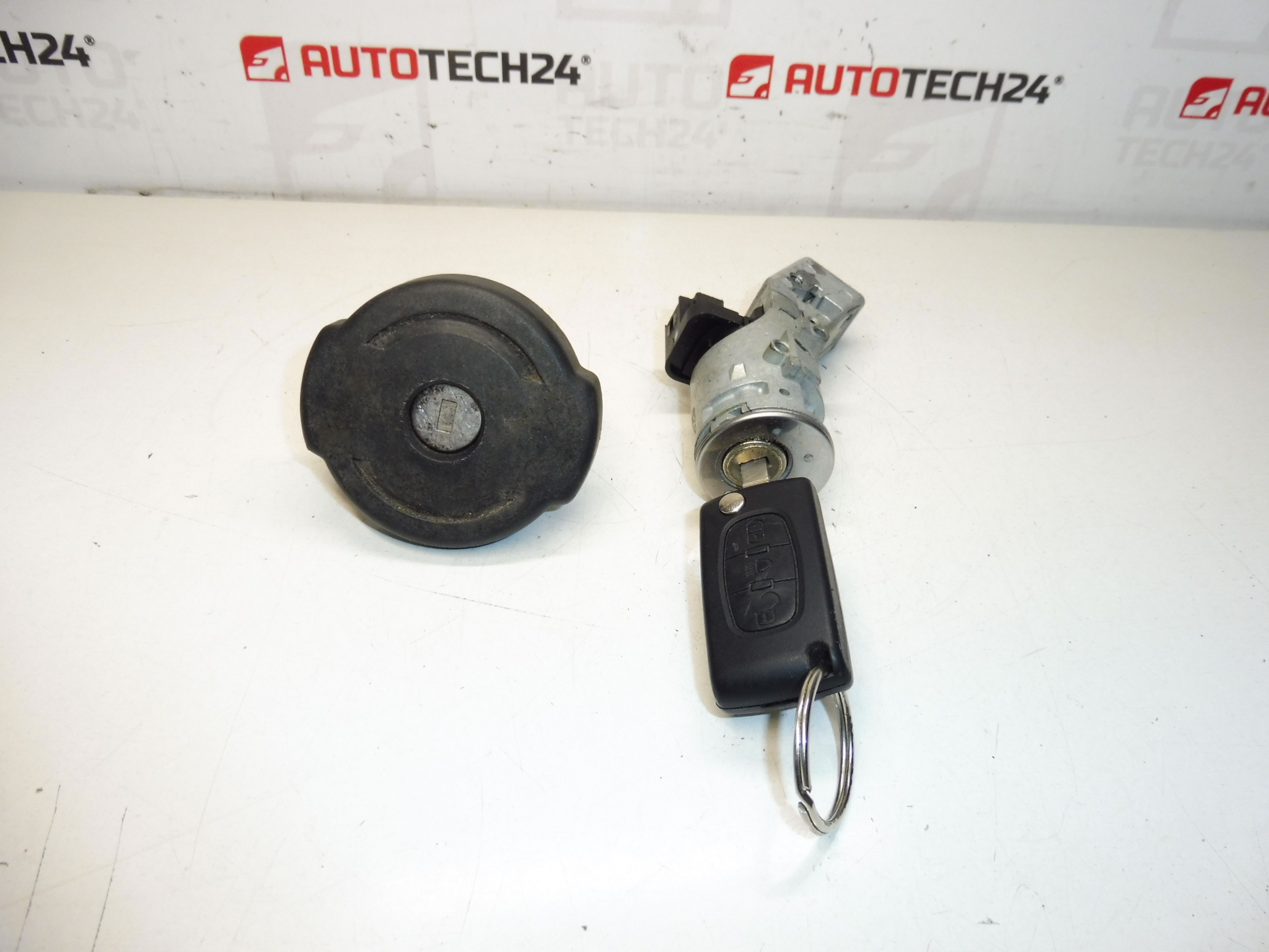 Capeur de réservoir + 1 Citroën C4 4162ea Key