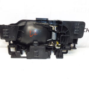 La poignée de porte intérieure du Citroën C3 III 9825130877 98012886VV