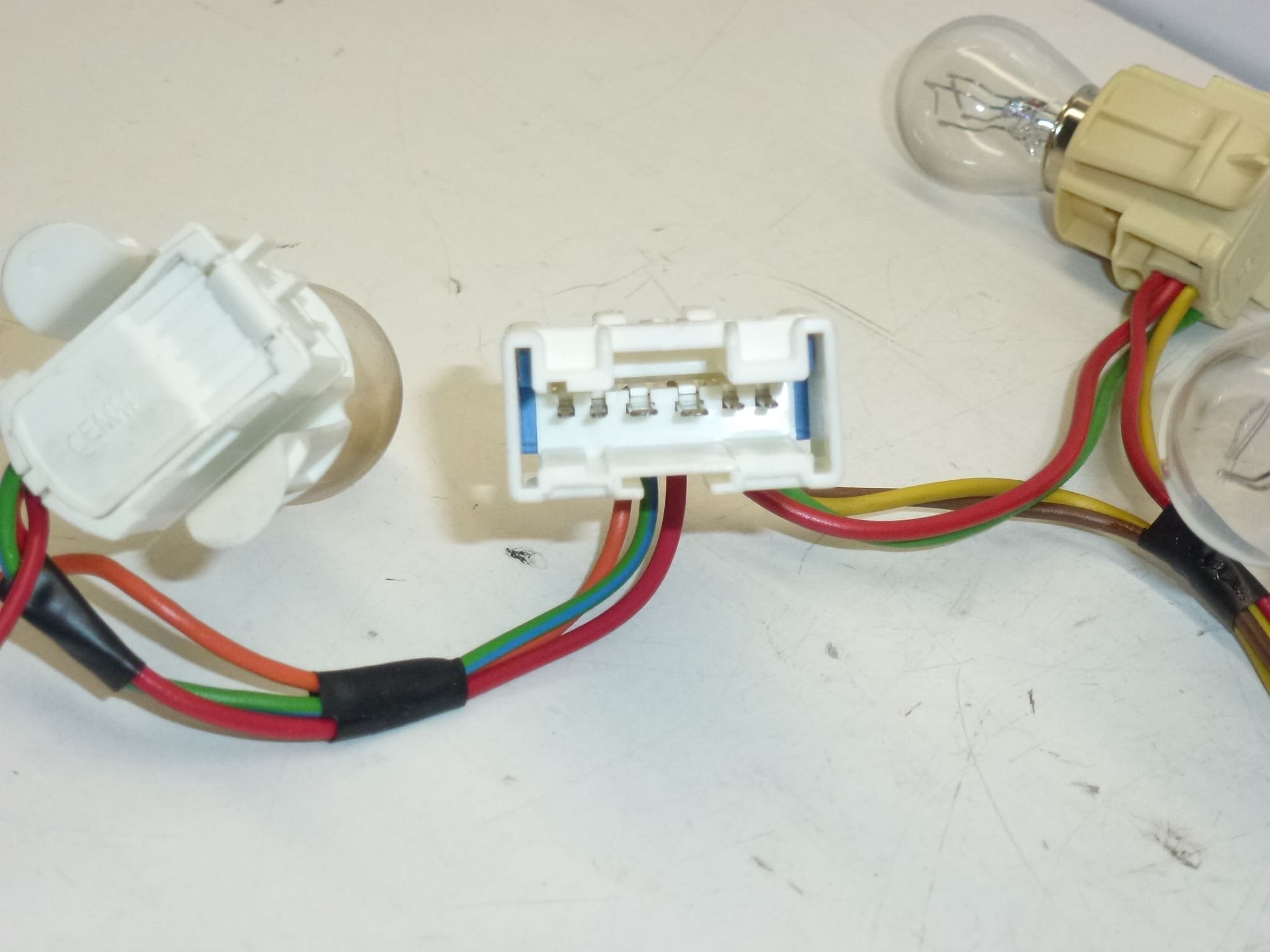 Câblage de feu arrière gauche Peugeot 407 berline 6350HP – Image 2