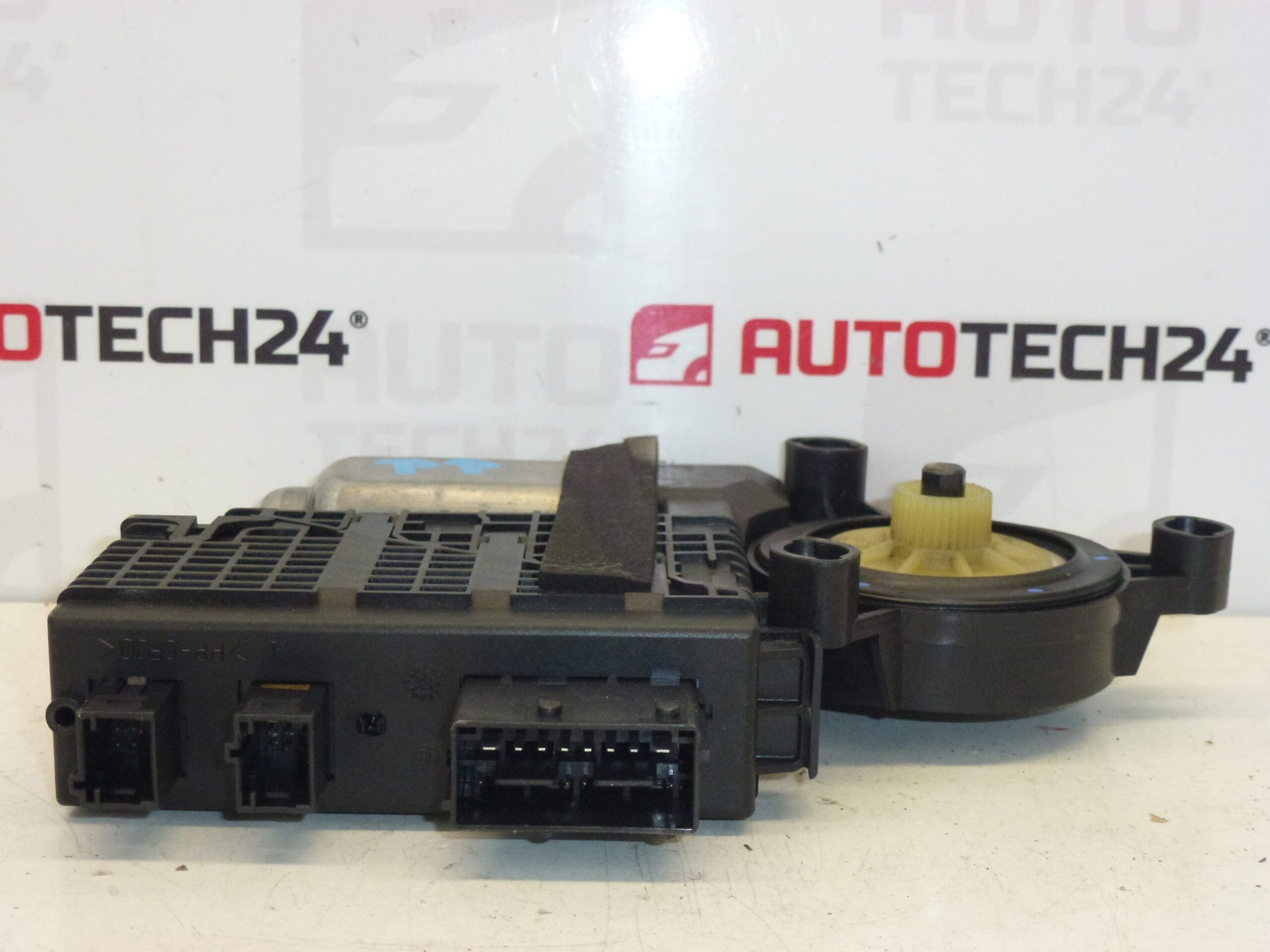 Moteur de lève-vitre avant droit pour Citroën C4 Picasso 9682495580 – Image 2