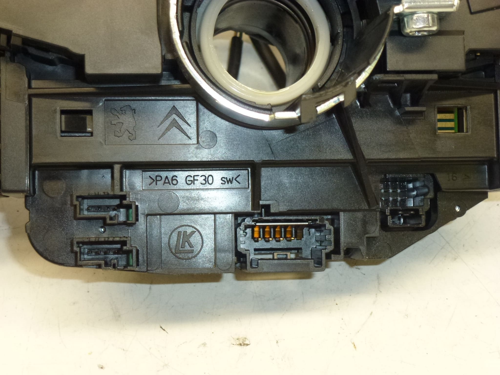 Commandes sous-volant pour Citroën et Peugeot 96667313XT 624384 – Image 2