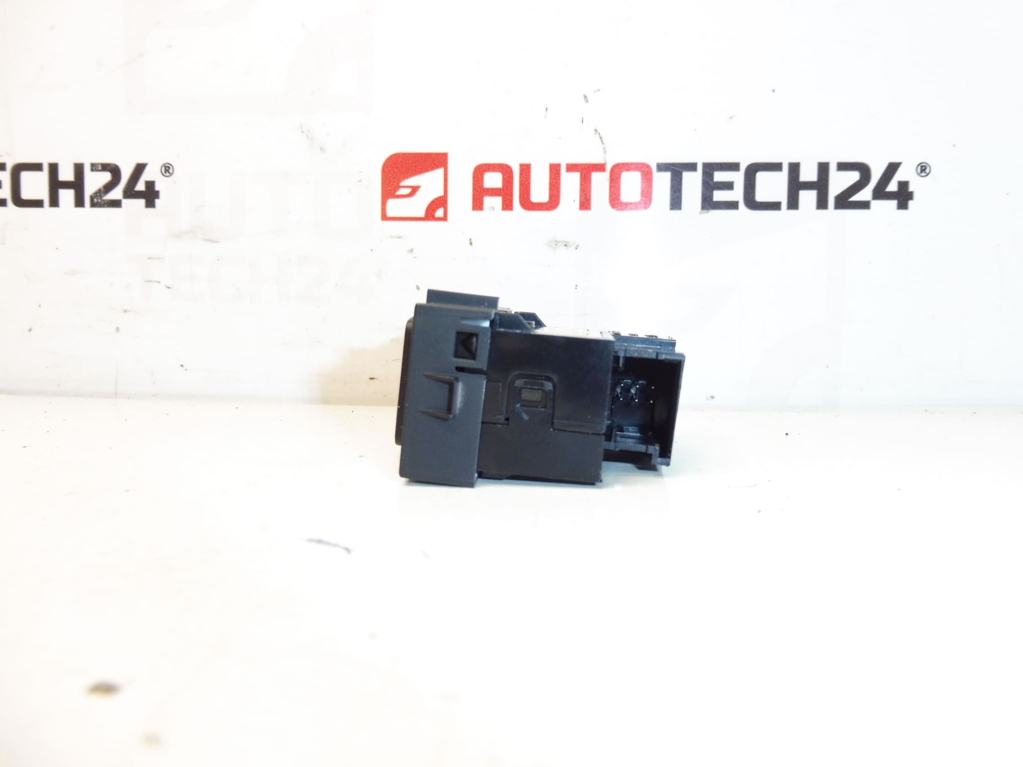 Commande de chauffage de siège d'occasion pour Citroën/Peugeot DS - 98019841ZD – Image 2