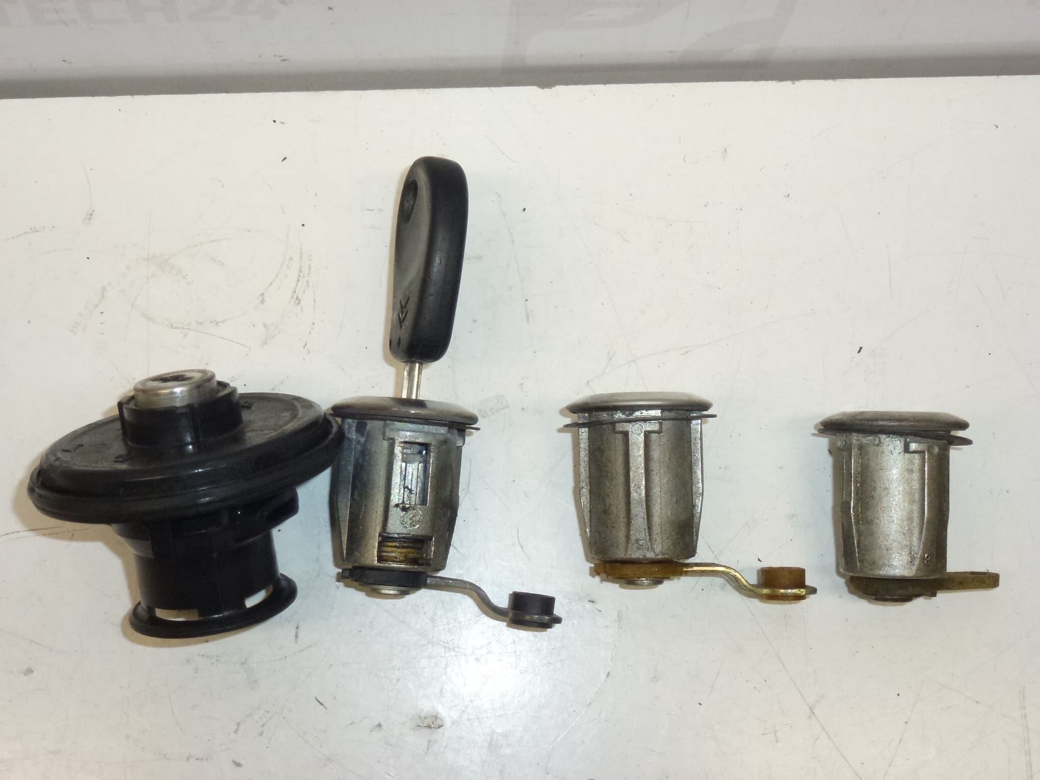 Ensemble de clés et de serrures pour Citroën Berlingo II 4162CF – Image 2