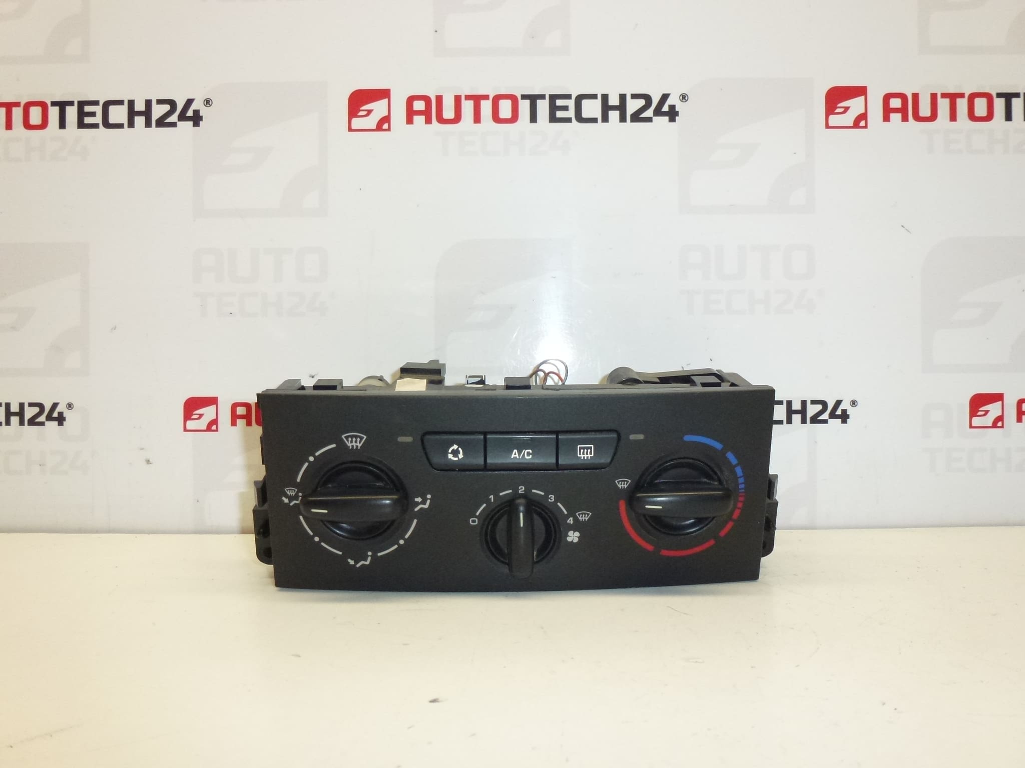 Commande chauffage climatisation Peugeot 207 N102080F 6451TL