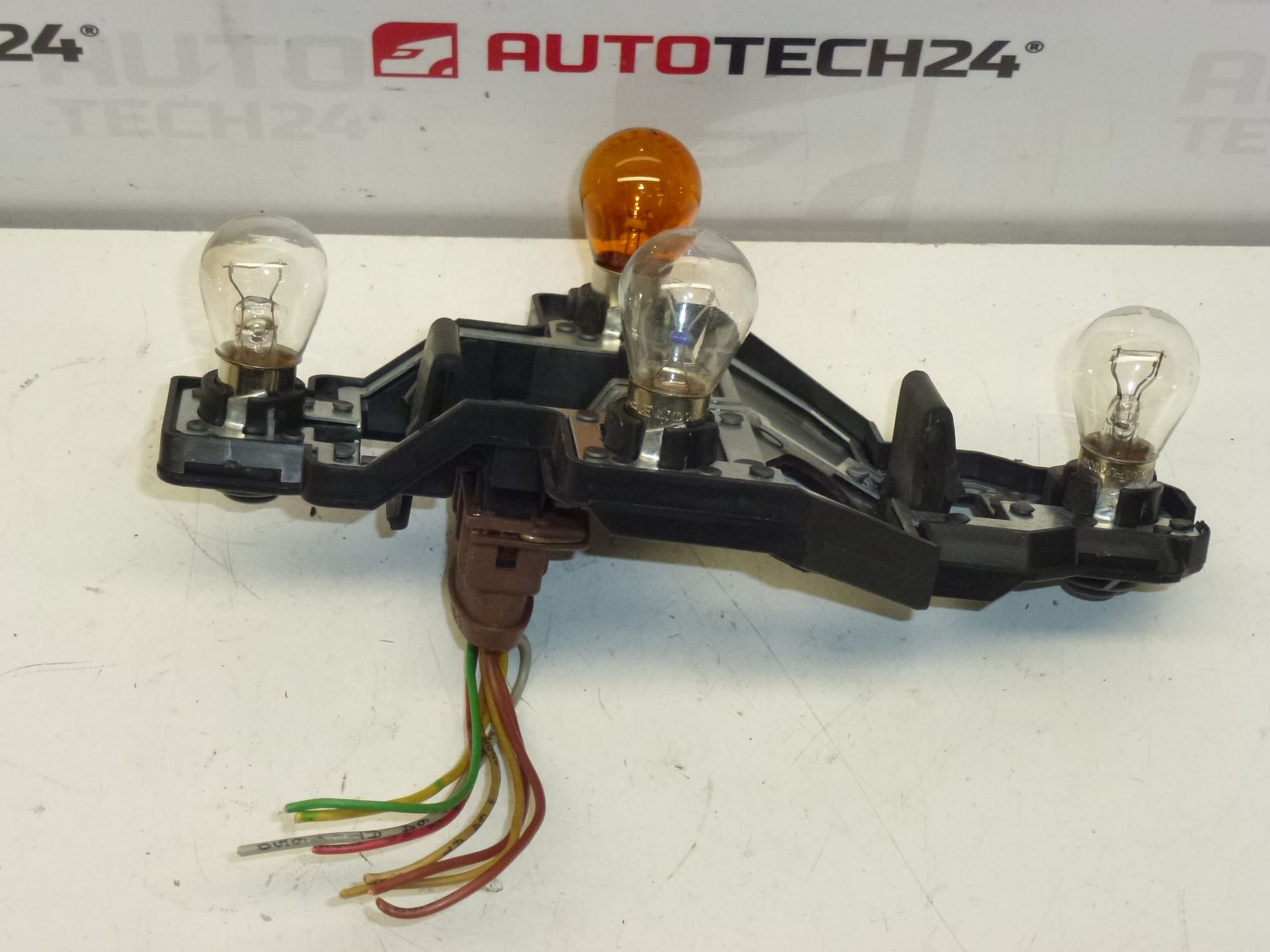 Douille d'ampoule pour feu arrière droit Citroën Xsara Break 6351J8 – Image 2