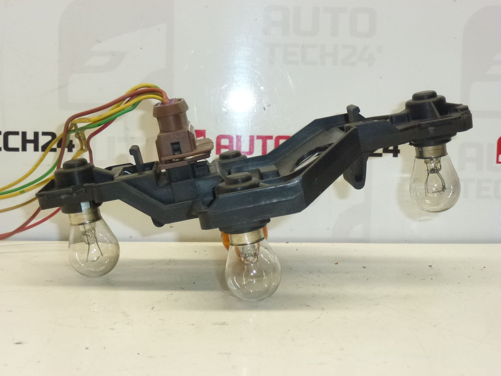 Support de feu arrière gauche pour Citroën Xsara Break 6350J8 – Image 2