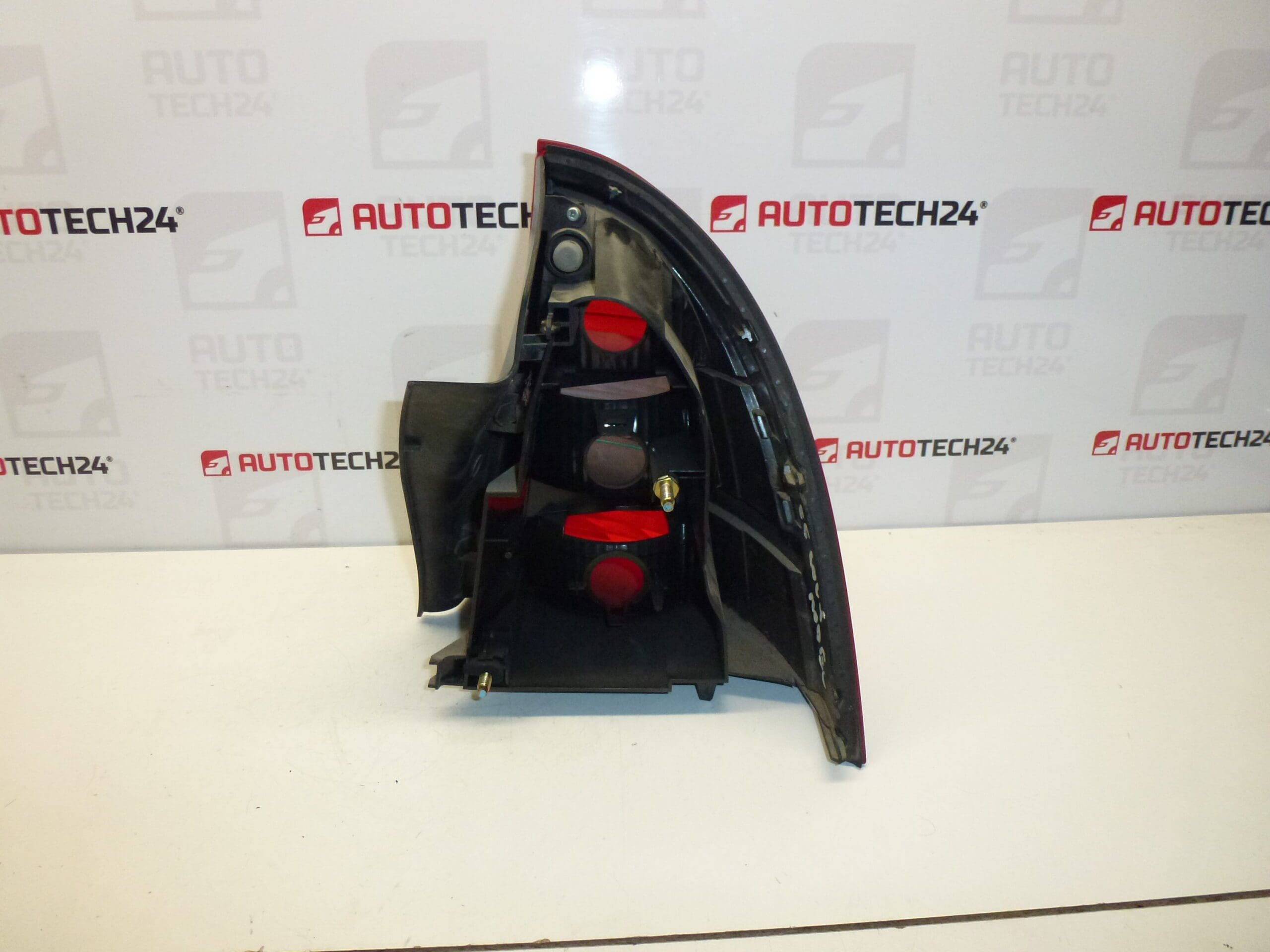 Feu arrière gauche extérieur Citroën C5 II 89032697 6350V3 – Image 2