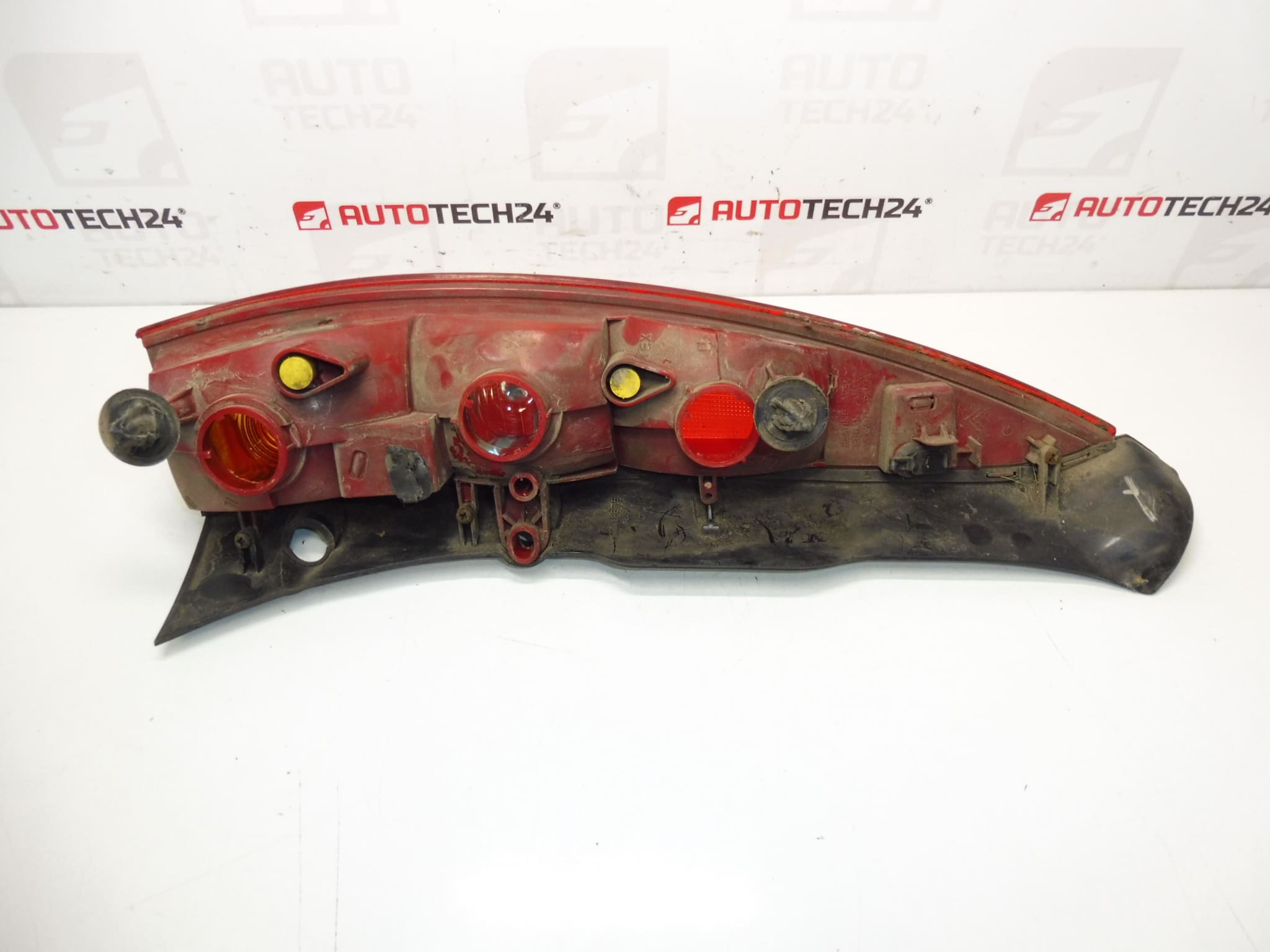 Feu Arrière Inférieur Gauche Citroën C5 I et II Break 9637356580 6350P7 – Image 2