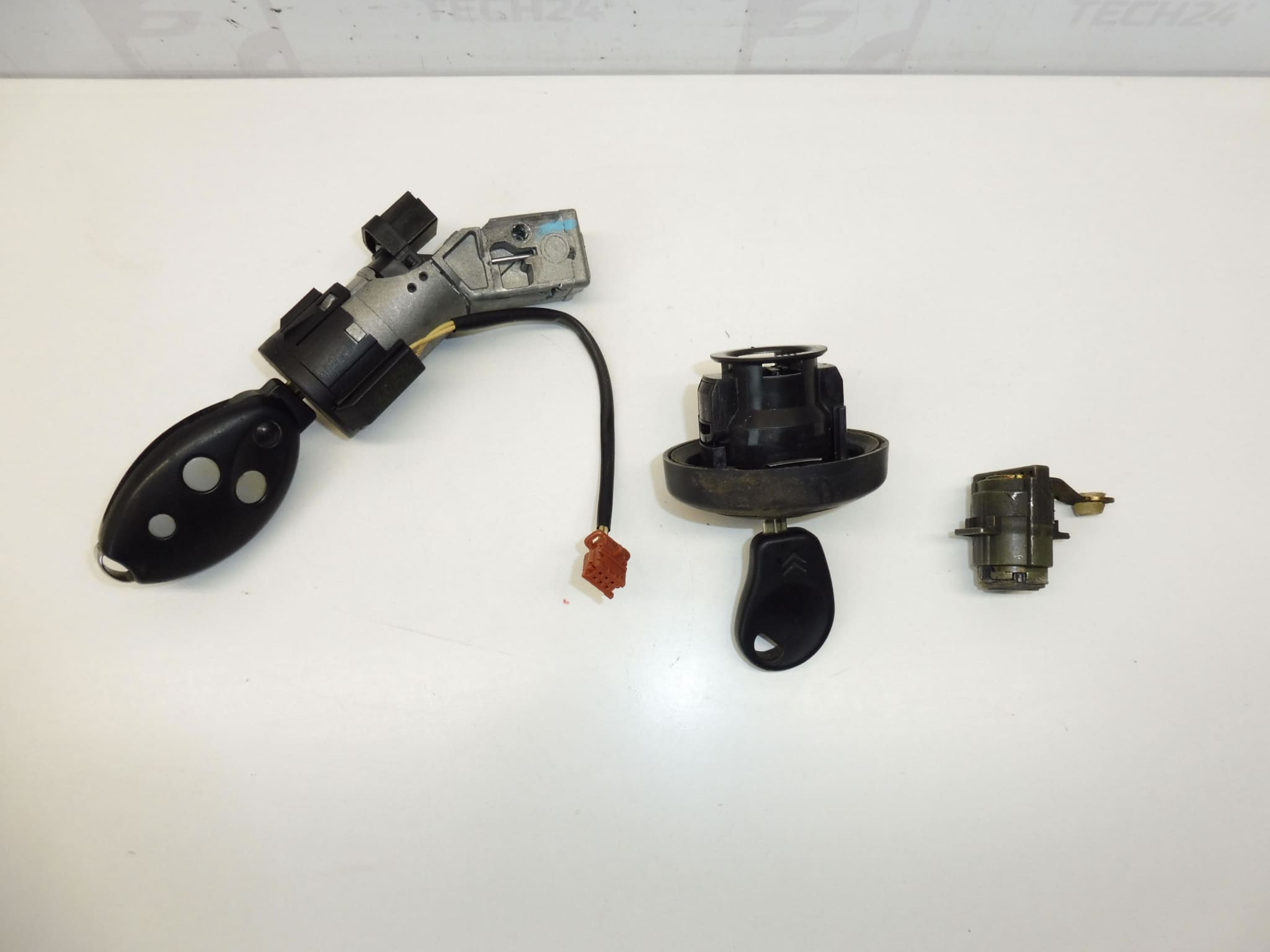 Kit de serrures avec 2 clés pour Citroën C5 (2005-2007) - référence 4162HE – Image 2