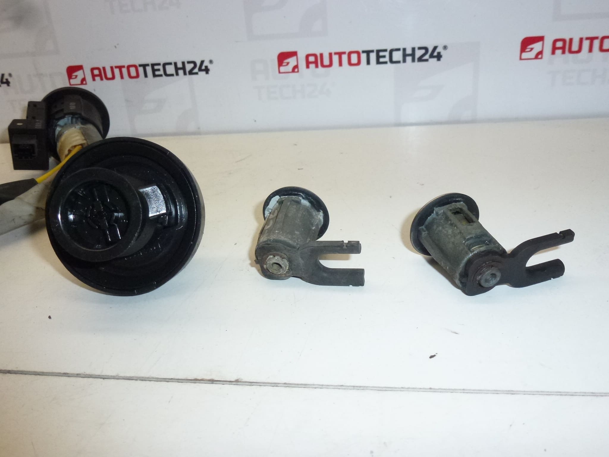 Kit de serrures avec 2 clés pour Citroën Xsara Picasso (réf. 4162W5 / 4162S0) – Image 2