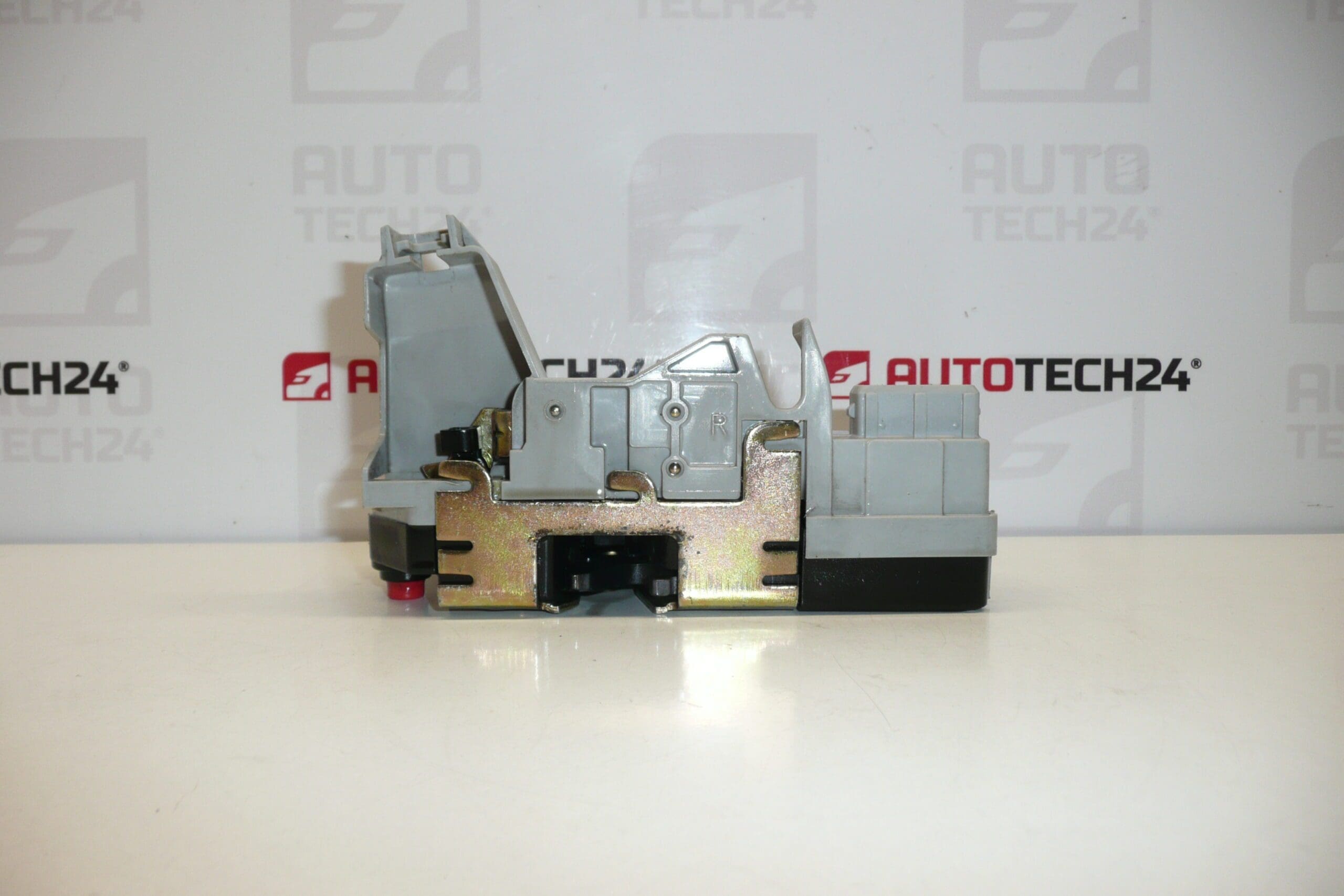 Serrure électrique de la porte arrière droite Peugeot 307 9138C0 – Image 2