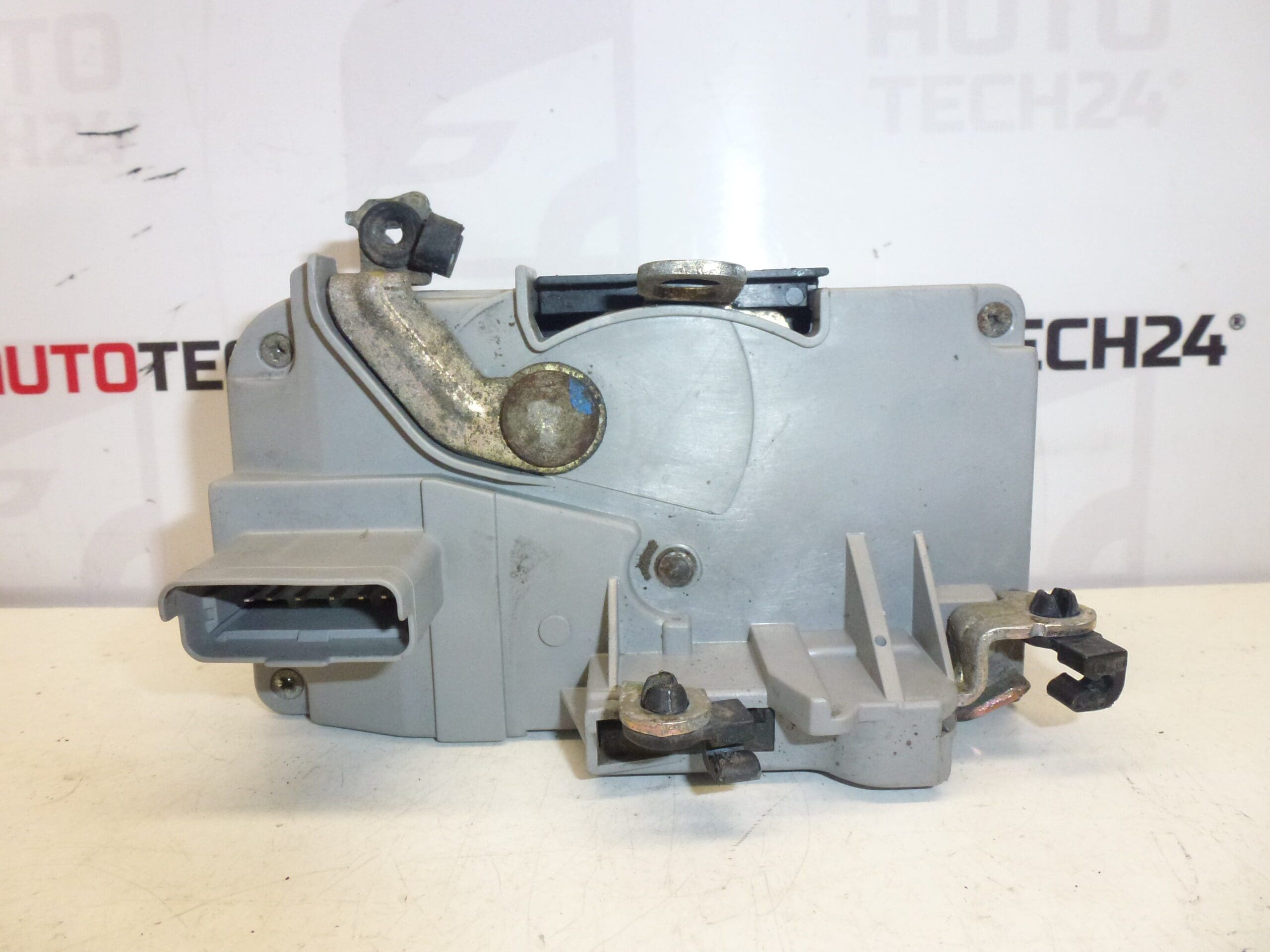 Serrure de porte électrique avant gauche d'occasion pour Peugeot 206, connecteur ovale 9135H3 – Image 2