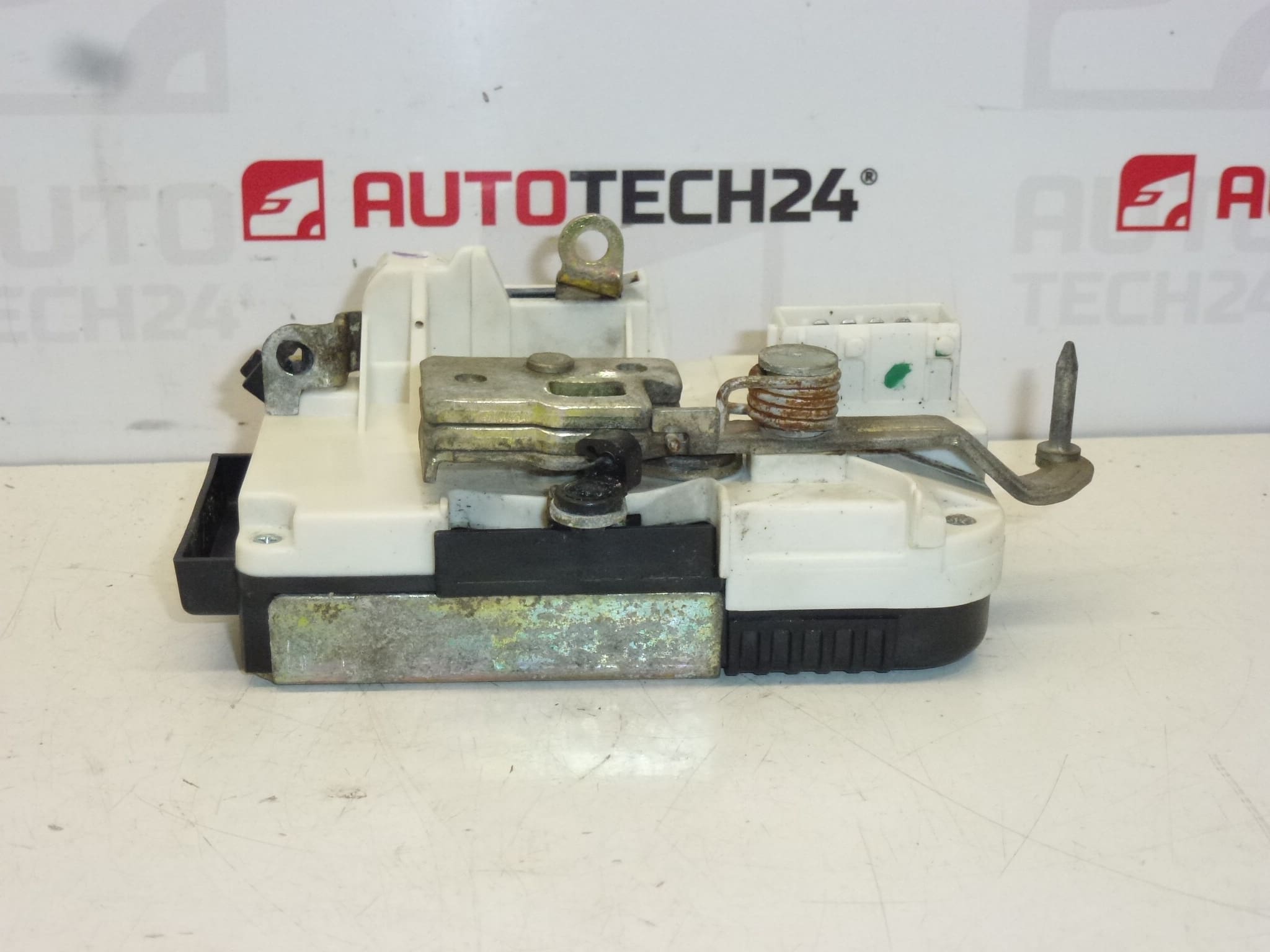 Serrure de porte avant gauche électrique pour Citroën/Peugeot 9135L5 – Image 2