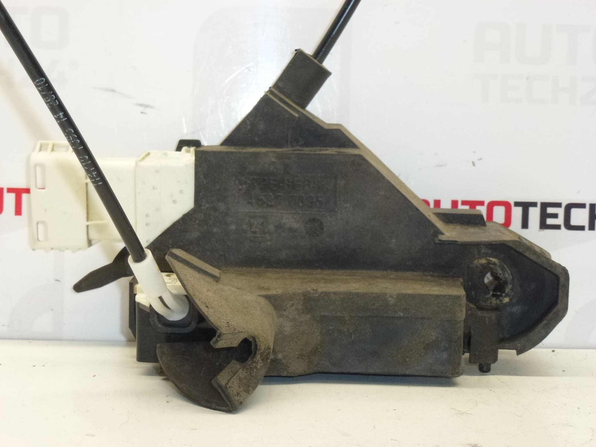 Serrure électrique de porte gauche Peugeot 407 9686683680 9135FN – Image 2