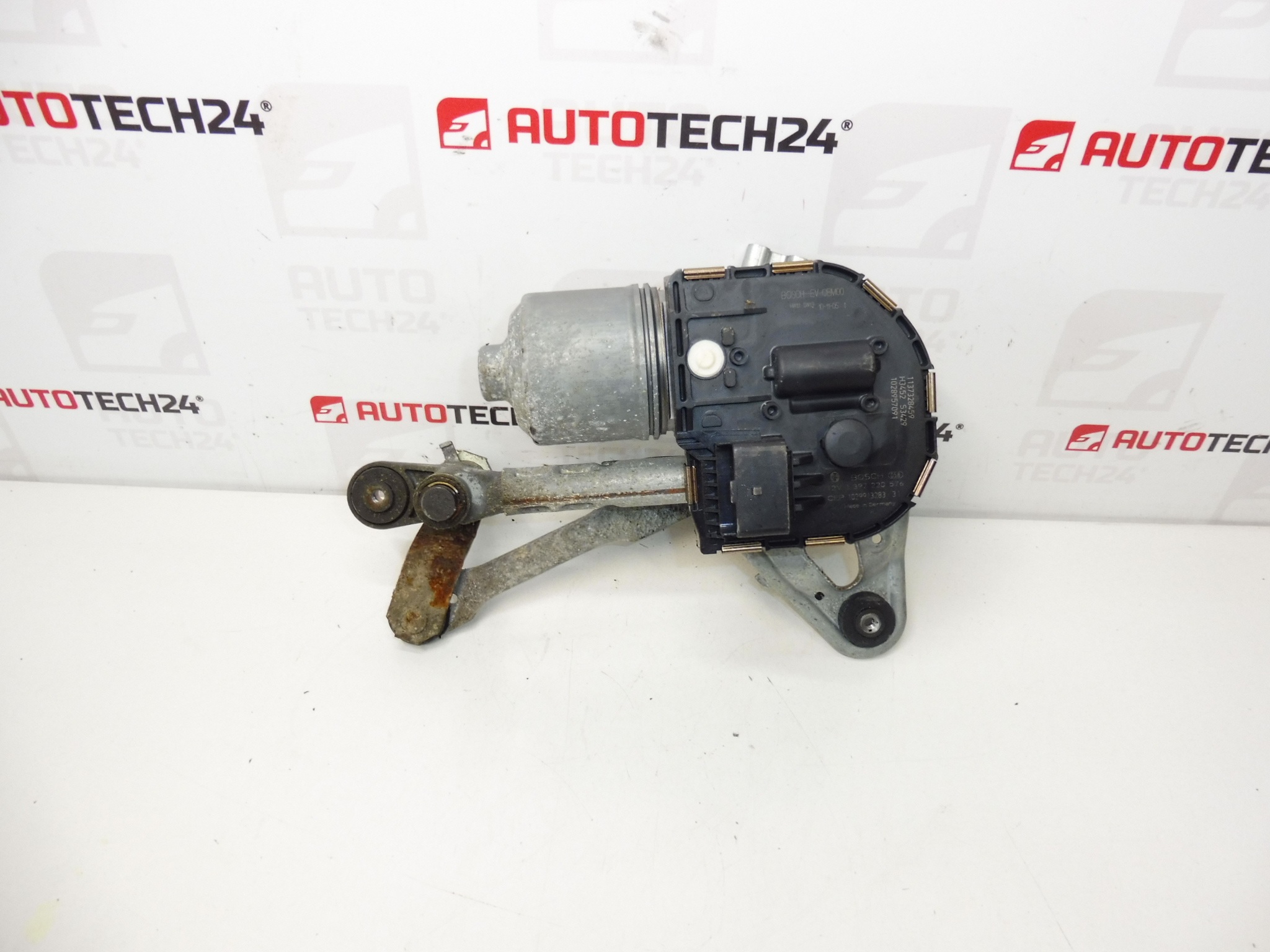 Moteur d'essuie-glace gauche Peugeot 5008 9671062180 6405PZ