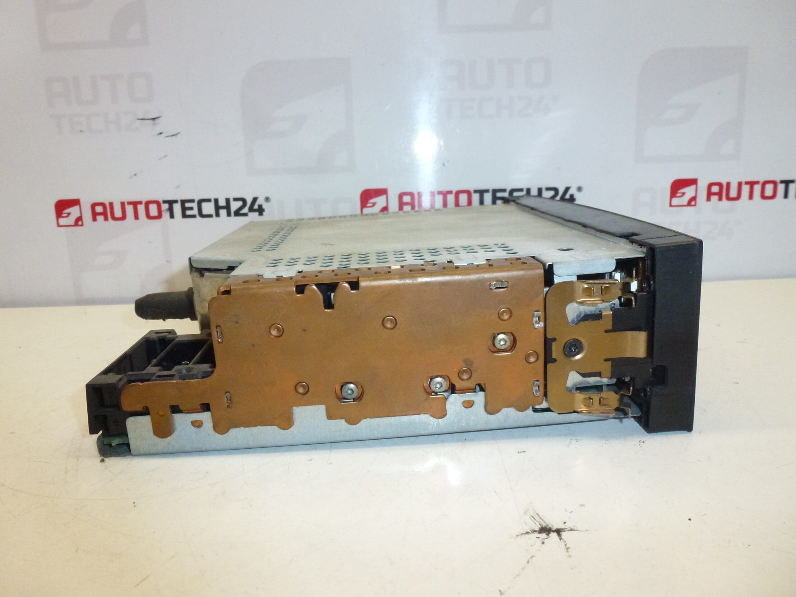 Autoradio avec lecteur CD pour Citroën et Peugeot 96489417XT00 96489417XT – Image 2