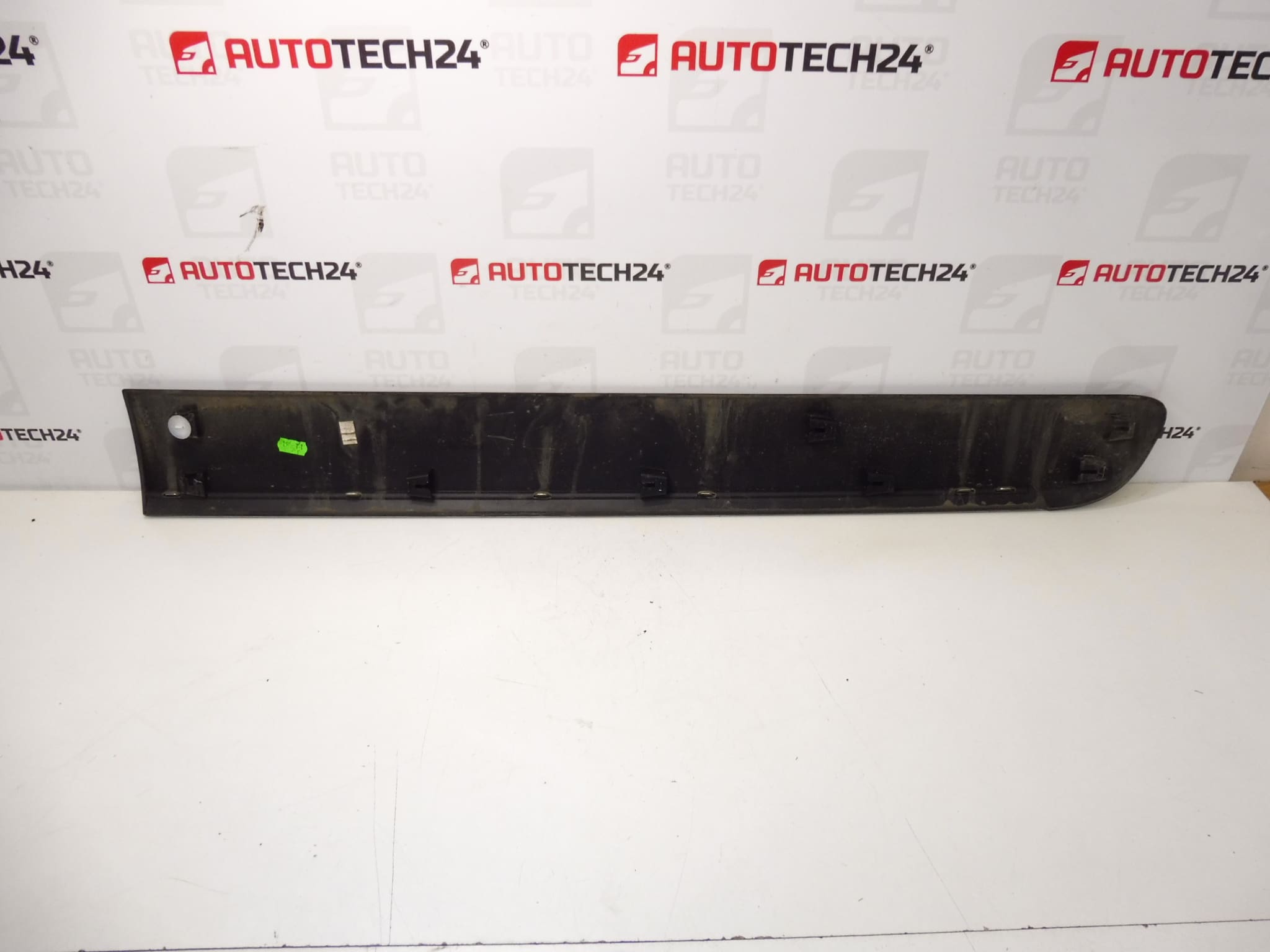 Baguette de porte avant droite d'occasion pour Citroën C3 Picasso Réf. 9686338177 / 8545HK – Image 2