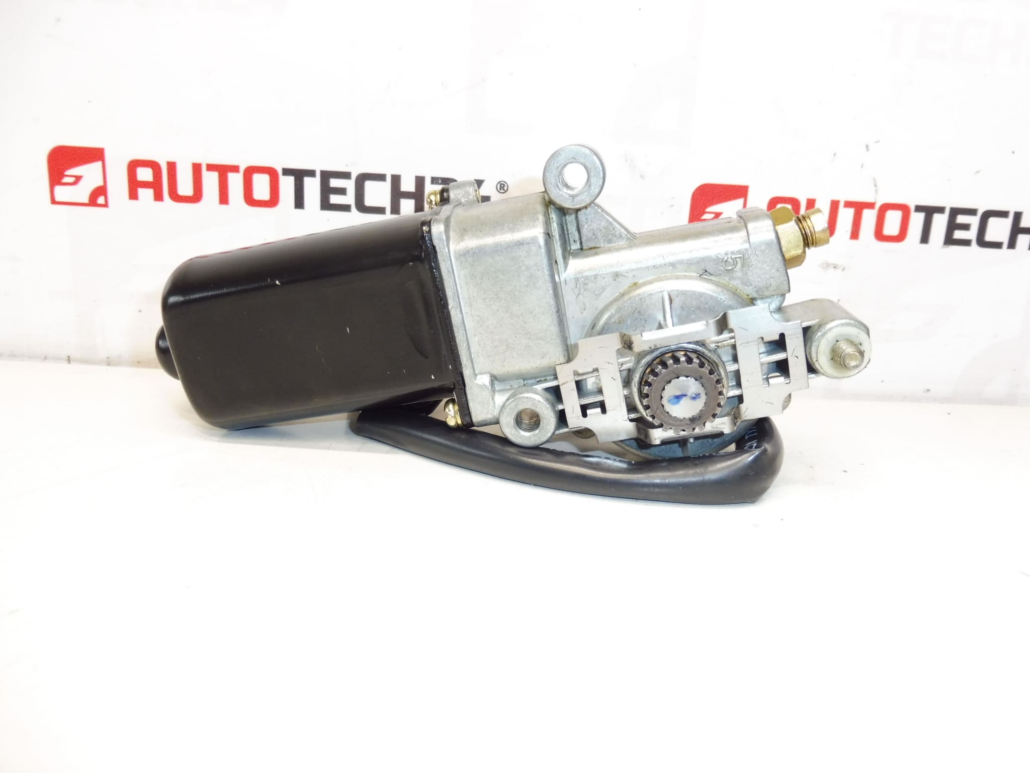 Moteur électrique Dongyang pour toit ouvrant Citroën C8, Peugeot 807 - réf. 9176520 / 8401W2 – Image 2