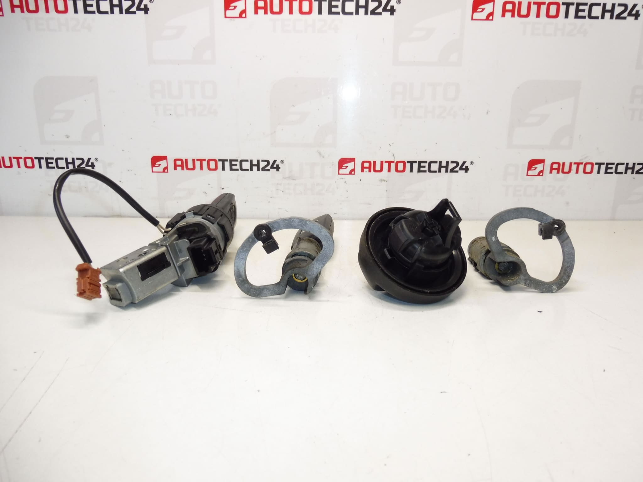 Kit de serrures pour Citroën C8 et Peugeot 807 + 2 clés 4162KL – Image 2