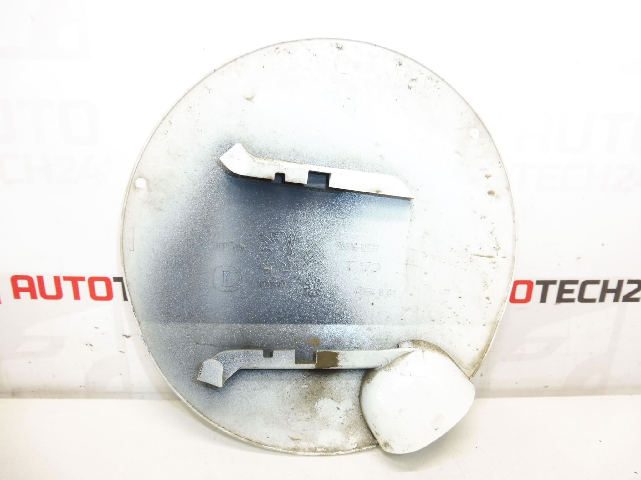 Couvercle du bouchon de réservoir Peugeot 308 9681632777 1517G5 – Image 2