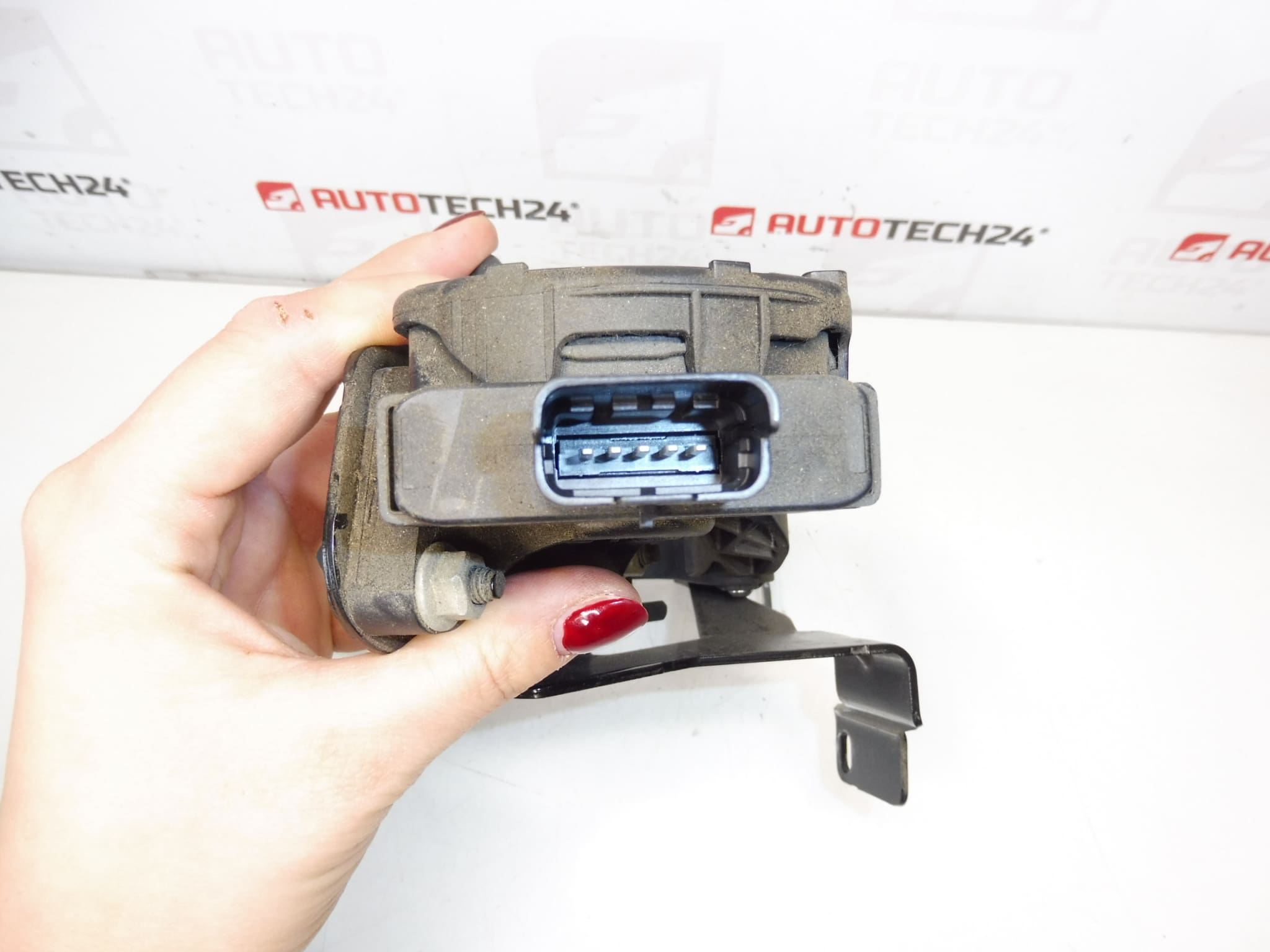 Pédale d'accélérateur HELLA pour Citroën/Peugeot 1400752980 1601S8 – Image 2