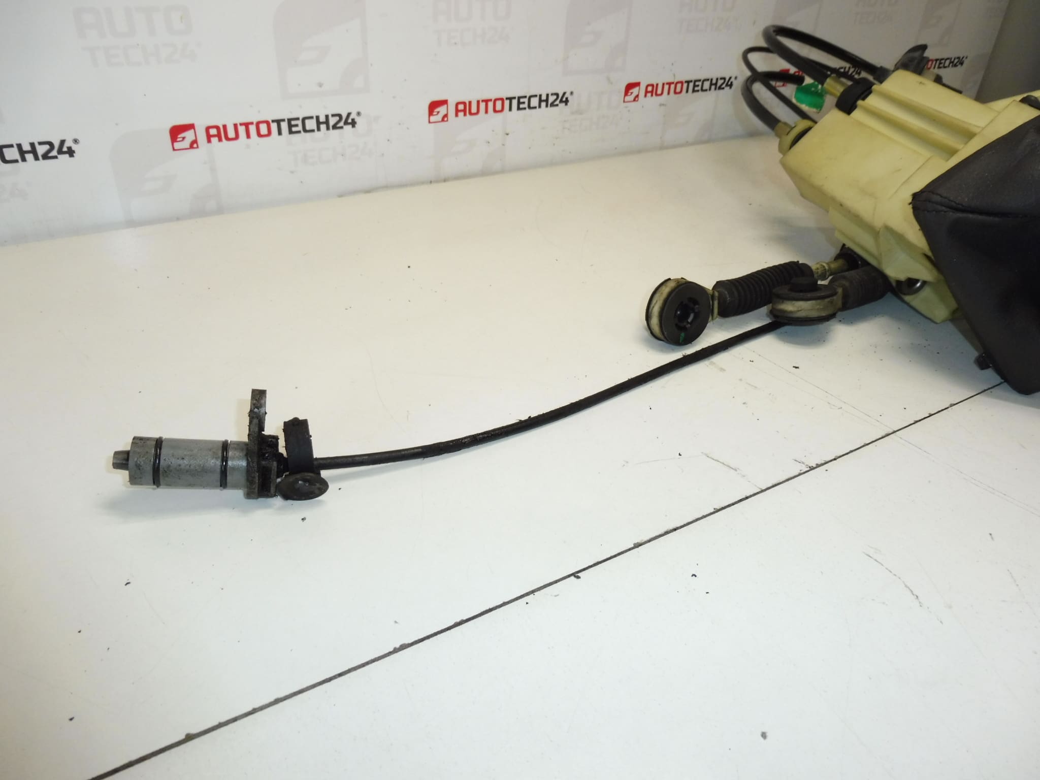 Coulisse et câbles du sélecteur de vitesses 6 rapports pour Citroën/Peugeot — Références : 2400P7, 2444X8, 241059 – Image 2