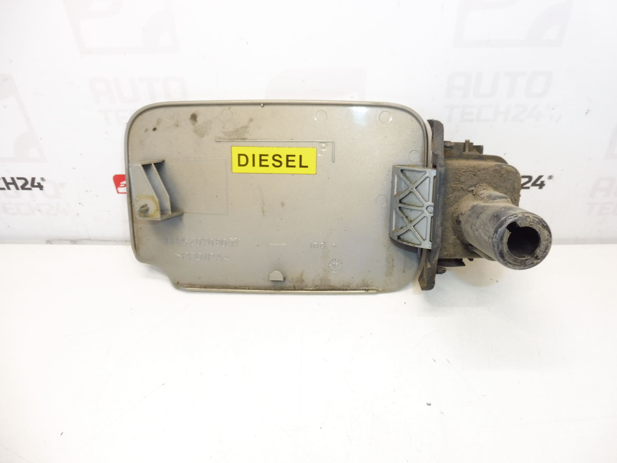 Cache de bouchon de réservoir d'occasion pour Peugeot 807 et Citroën C8 - réf. KDD 1485207080, 151790 – Image 2