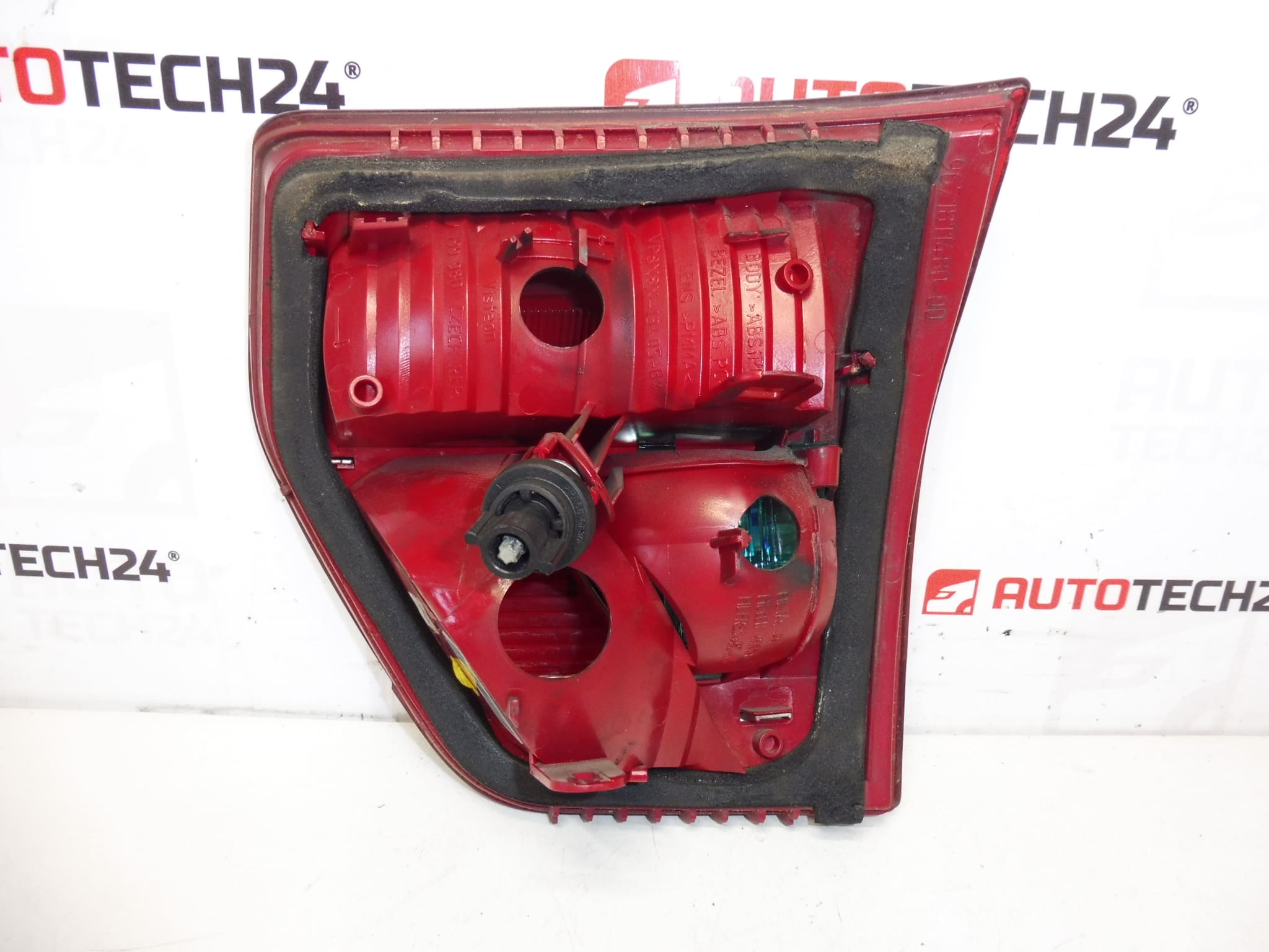 Éclairage intérieur arrière gauche Citroën C5 X7 9671811480 6351JR – Image 2