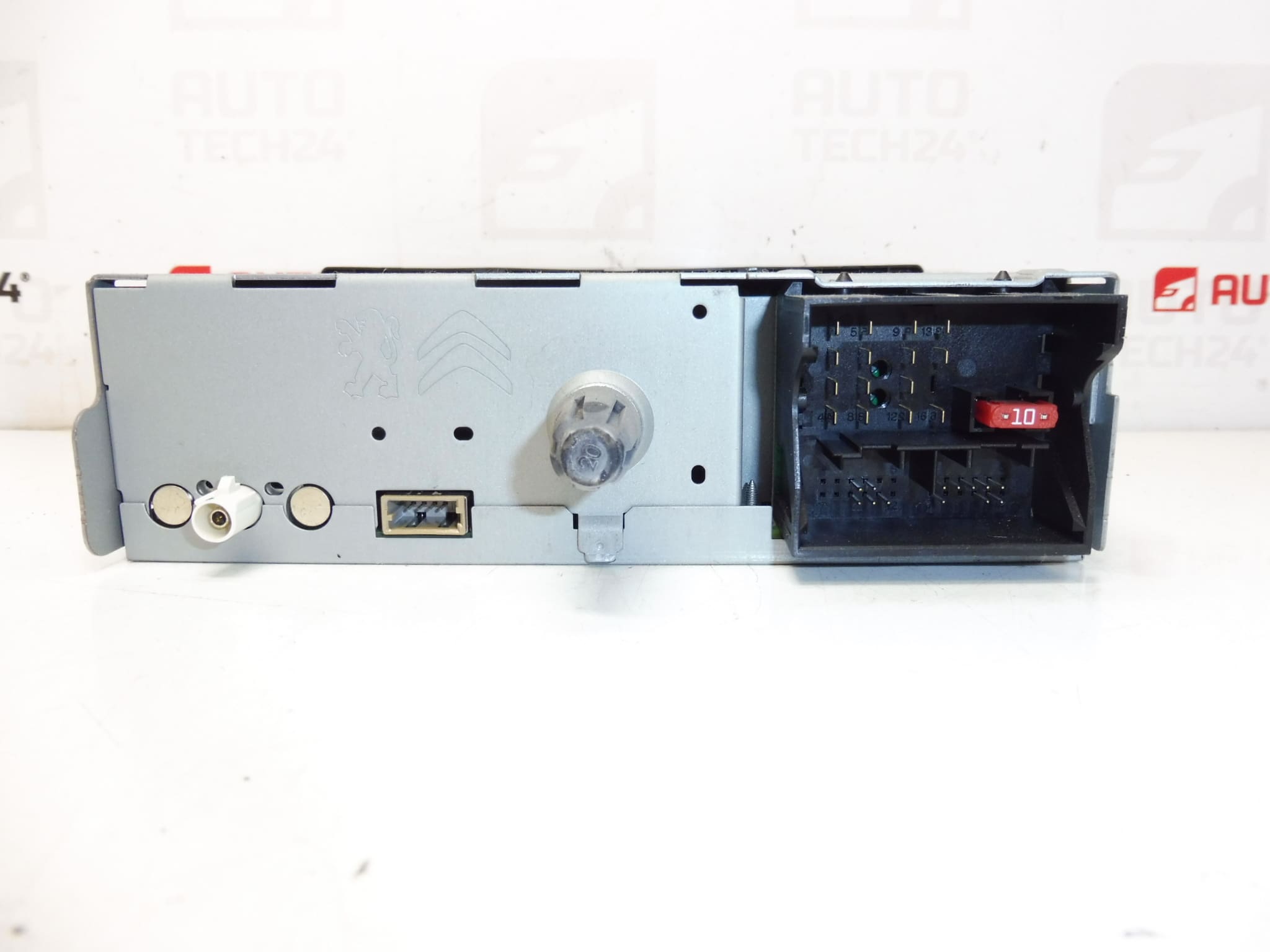 Autoradio d'occasion pour Citroën C-Elysée et Peugeot 301 98041965ZD00 – Image 2