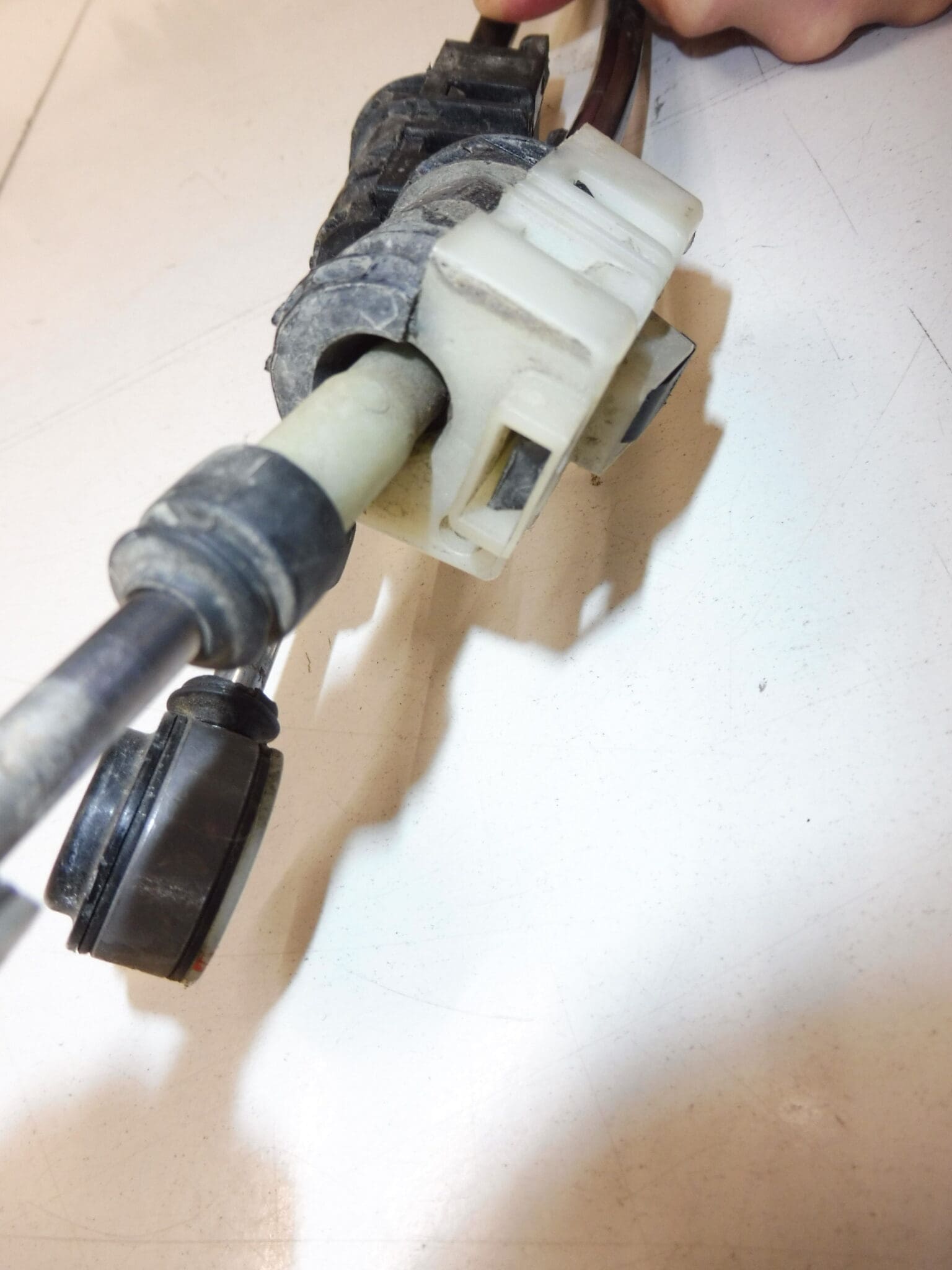 Levier de vitesses pour Citroën C3/DS3 (pièce d'occasion) Références : 9808161480, 9837816580 – Image 2