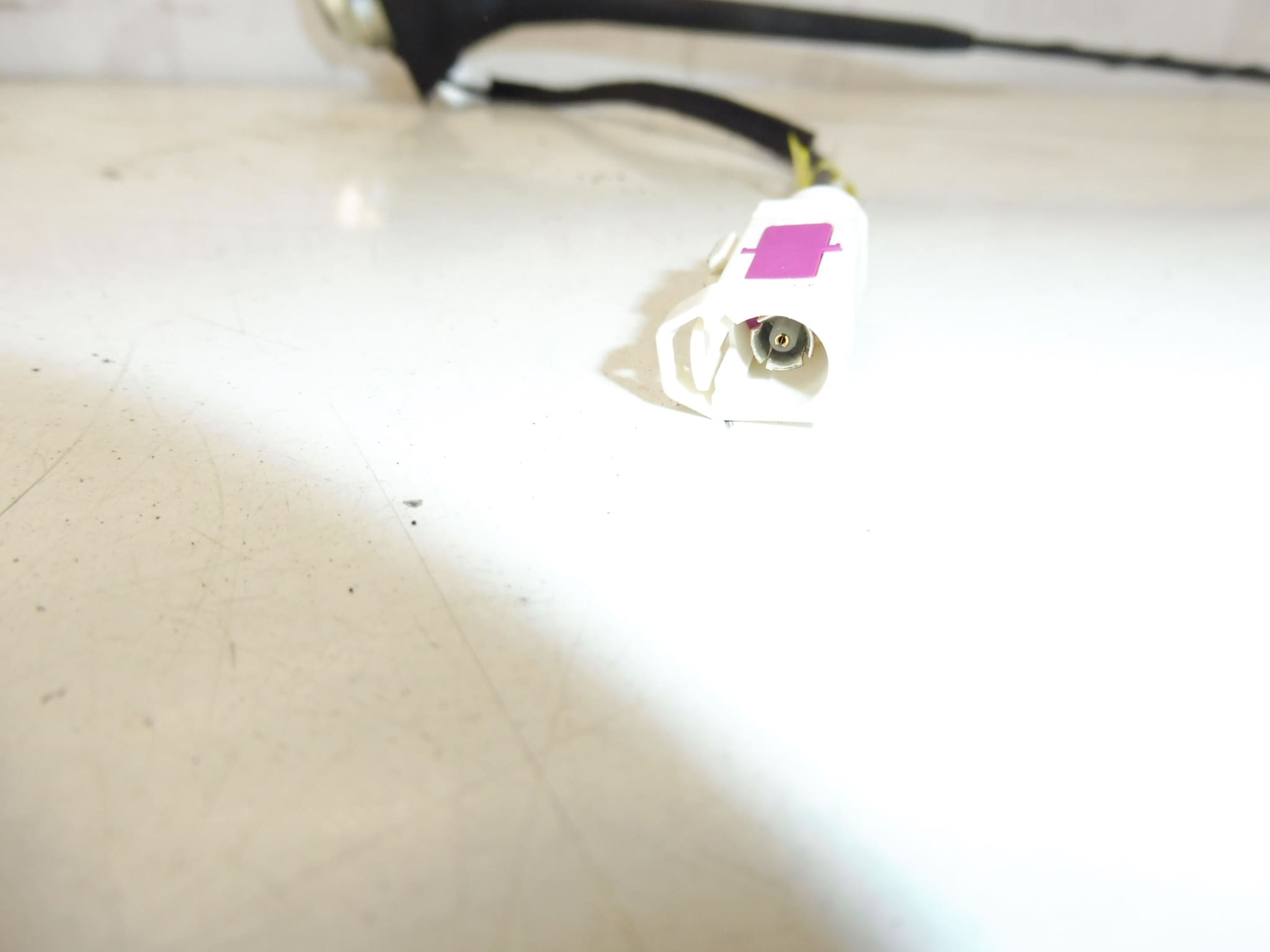 Antenne pour Citroën et Peugeot 9674768980 – Image 2