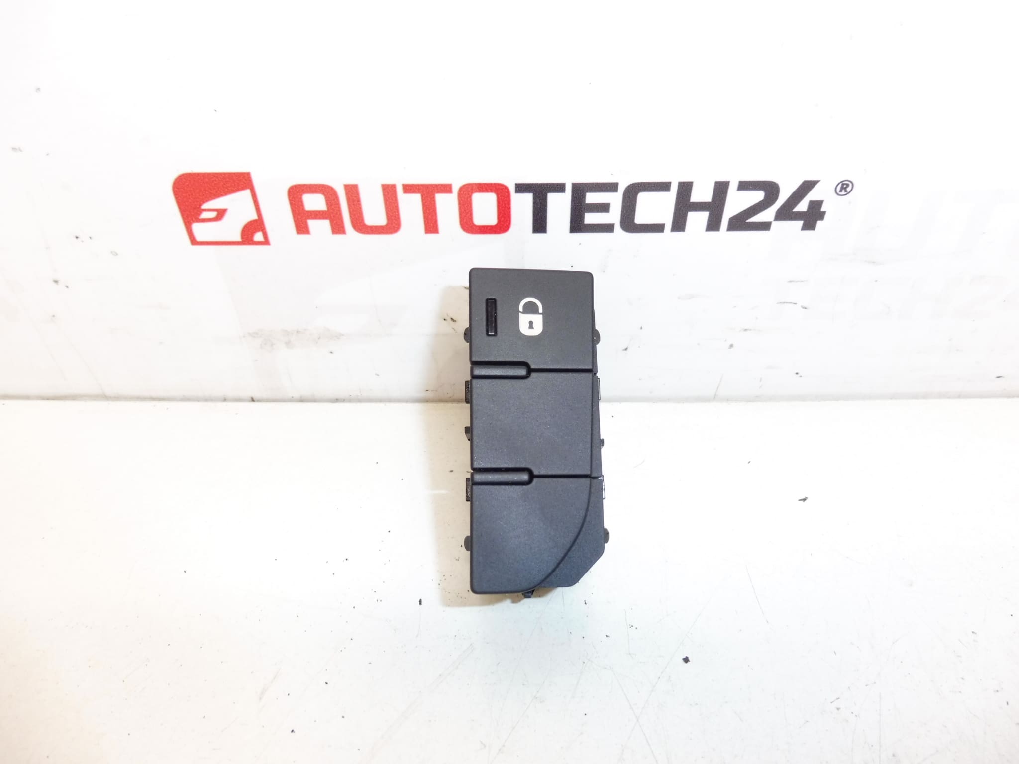 Commutateur de verrouillage central Citroën C5 x7 96637757d 649049