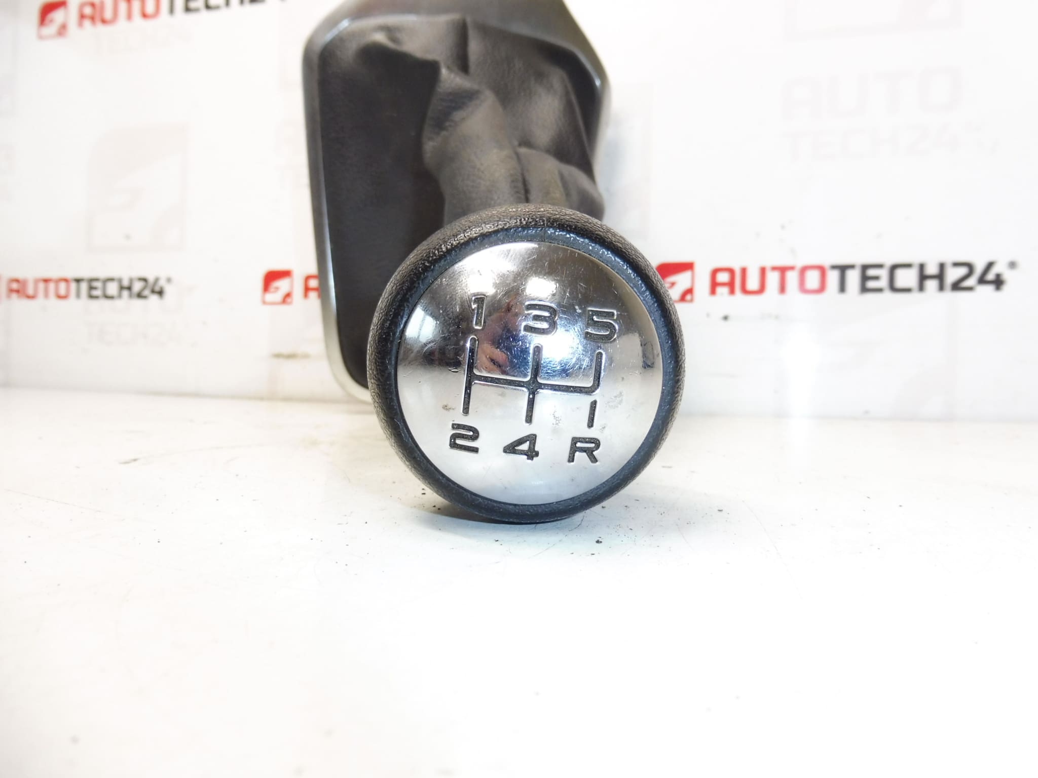 Levier de vitesses d'occasion pour Peugeot 301 et Citroën C-Élysée 2403CN 96748353VV 16088723ZD – Image 2