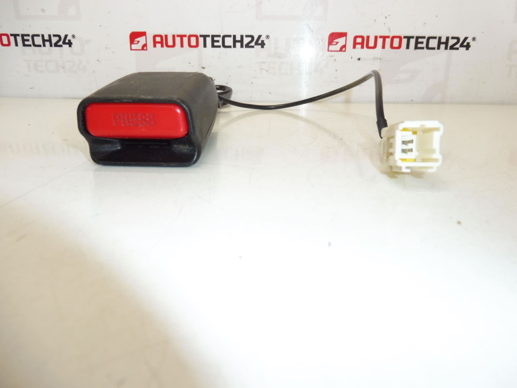 Support de verrou de ceinture de sécurité d'occasion pour Citroën C4 Picasso (réf. 8975Q2) – Image 2