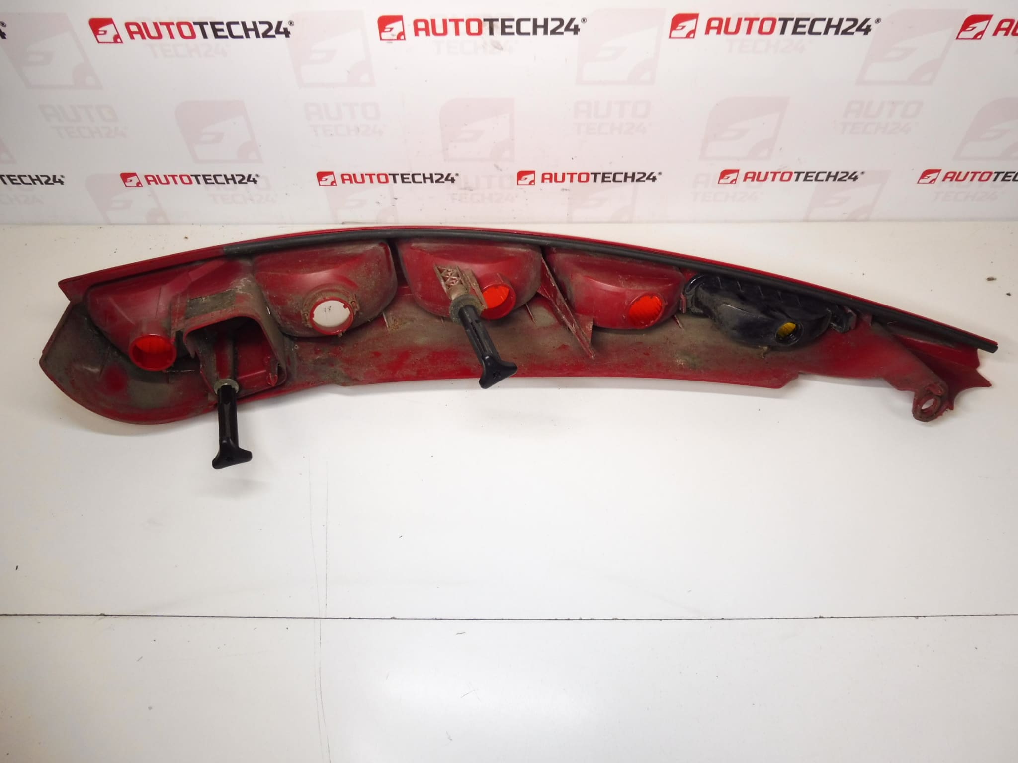 Feu arrière droit Citroën C8 6351CZ – Image 2