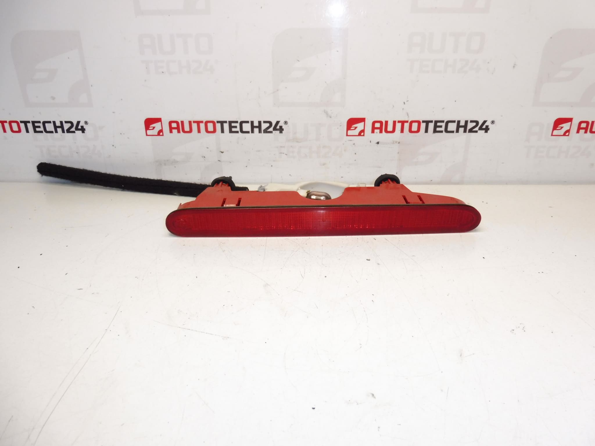 Le troisième feu stop peugeot Citroën 9682830180 968528980 6351FE
