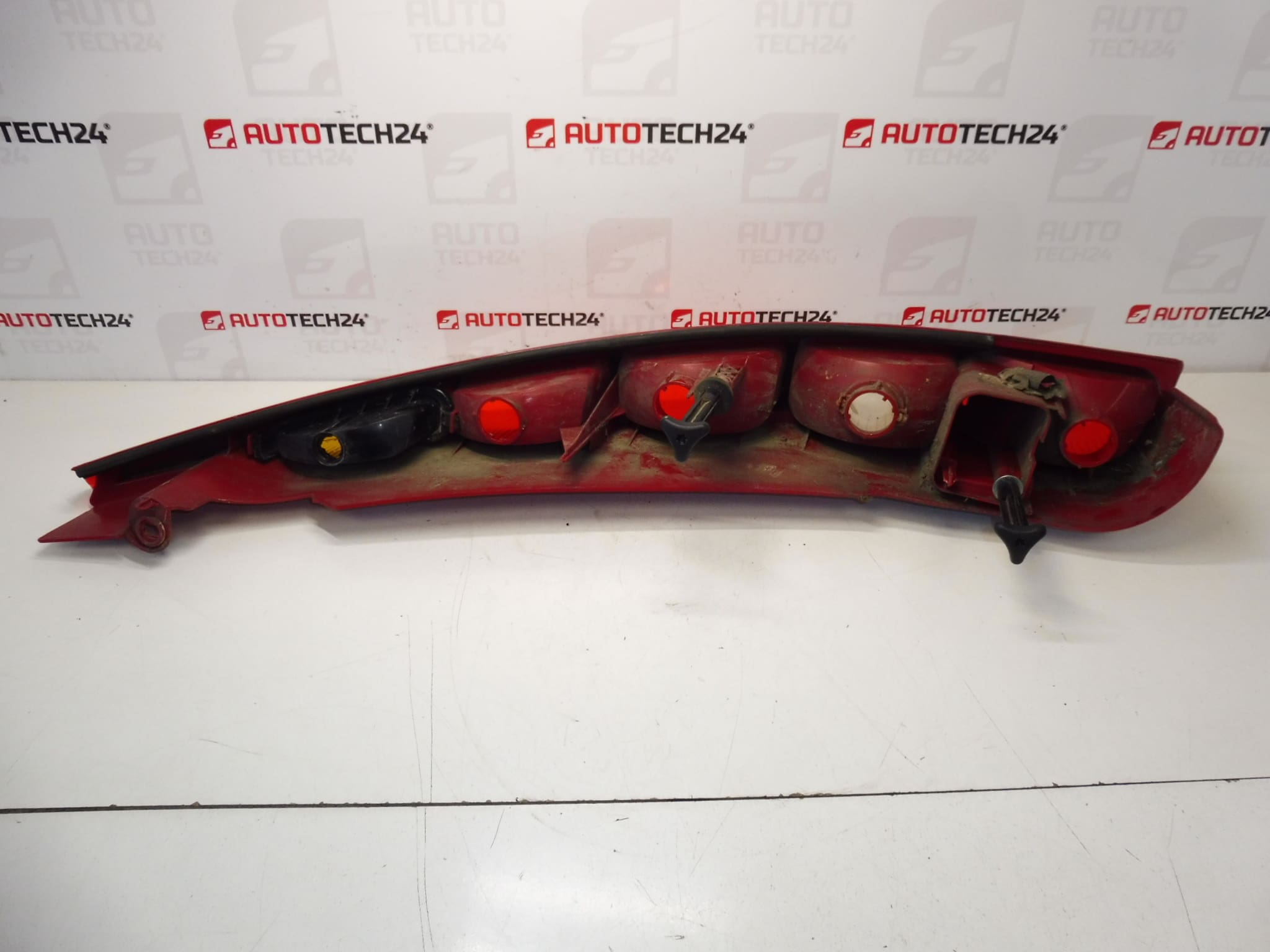 Feu Arrière Gauche Citroën C8 6350CZ – Image 2