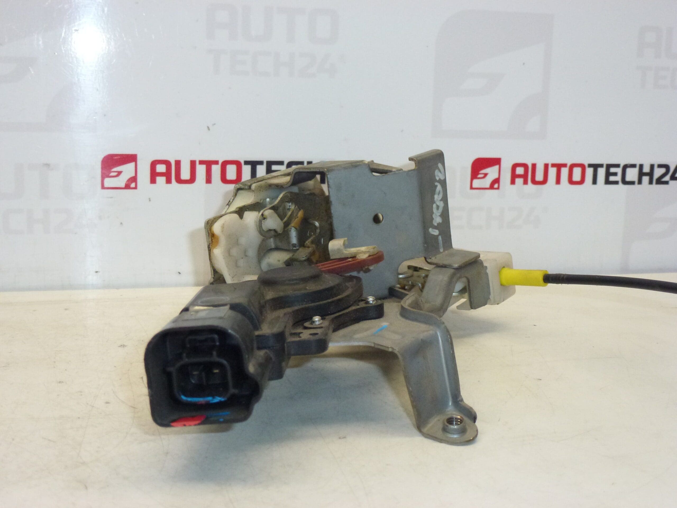 Serrure porte arrière droite Citroën C1 Peugeot 107 9138G7