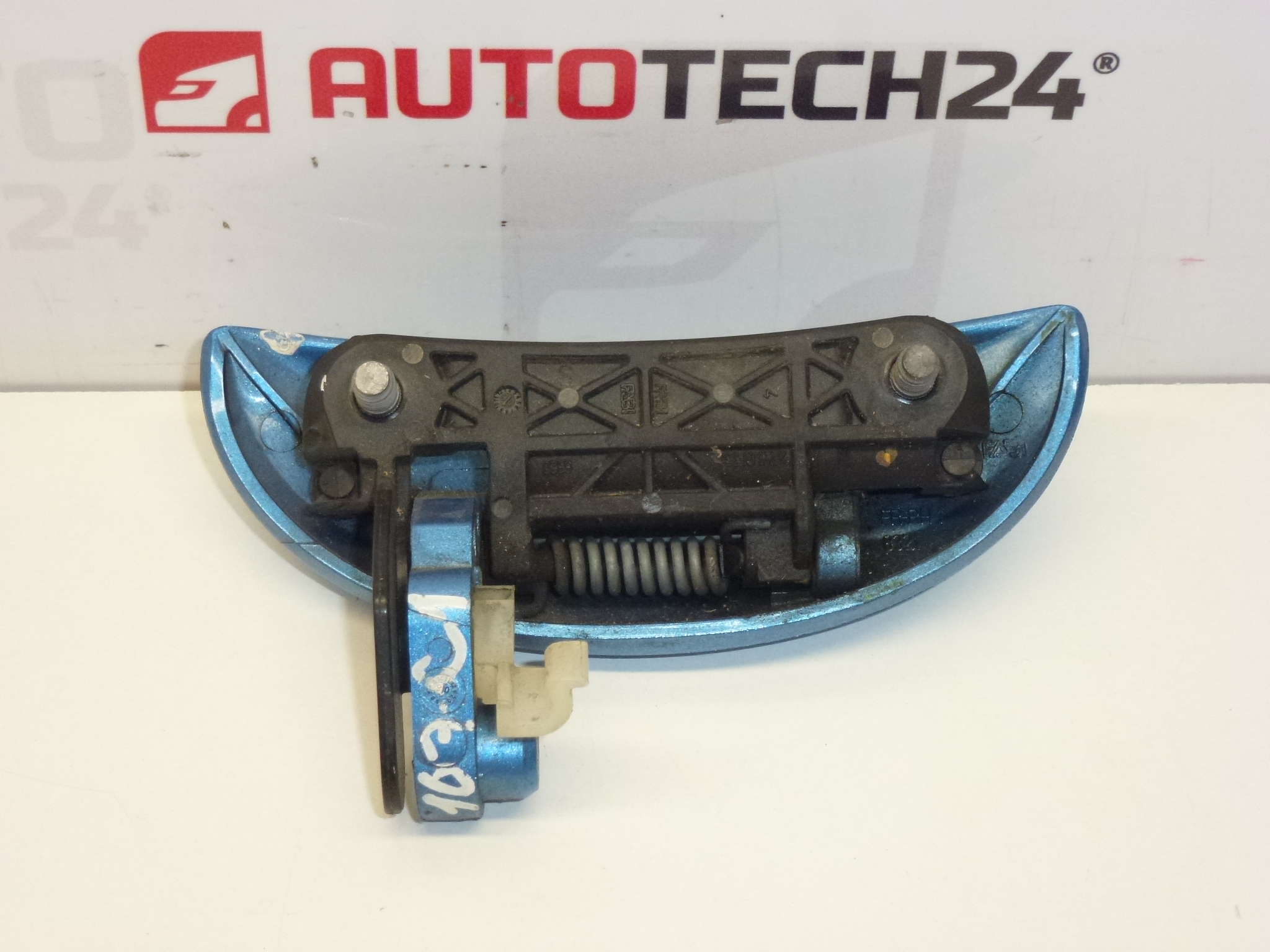Poignée de porte avant droite Citroën C1 Peugeot 107 bleu métallisé 9101AH