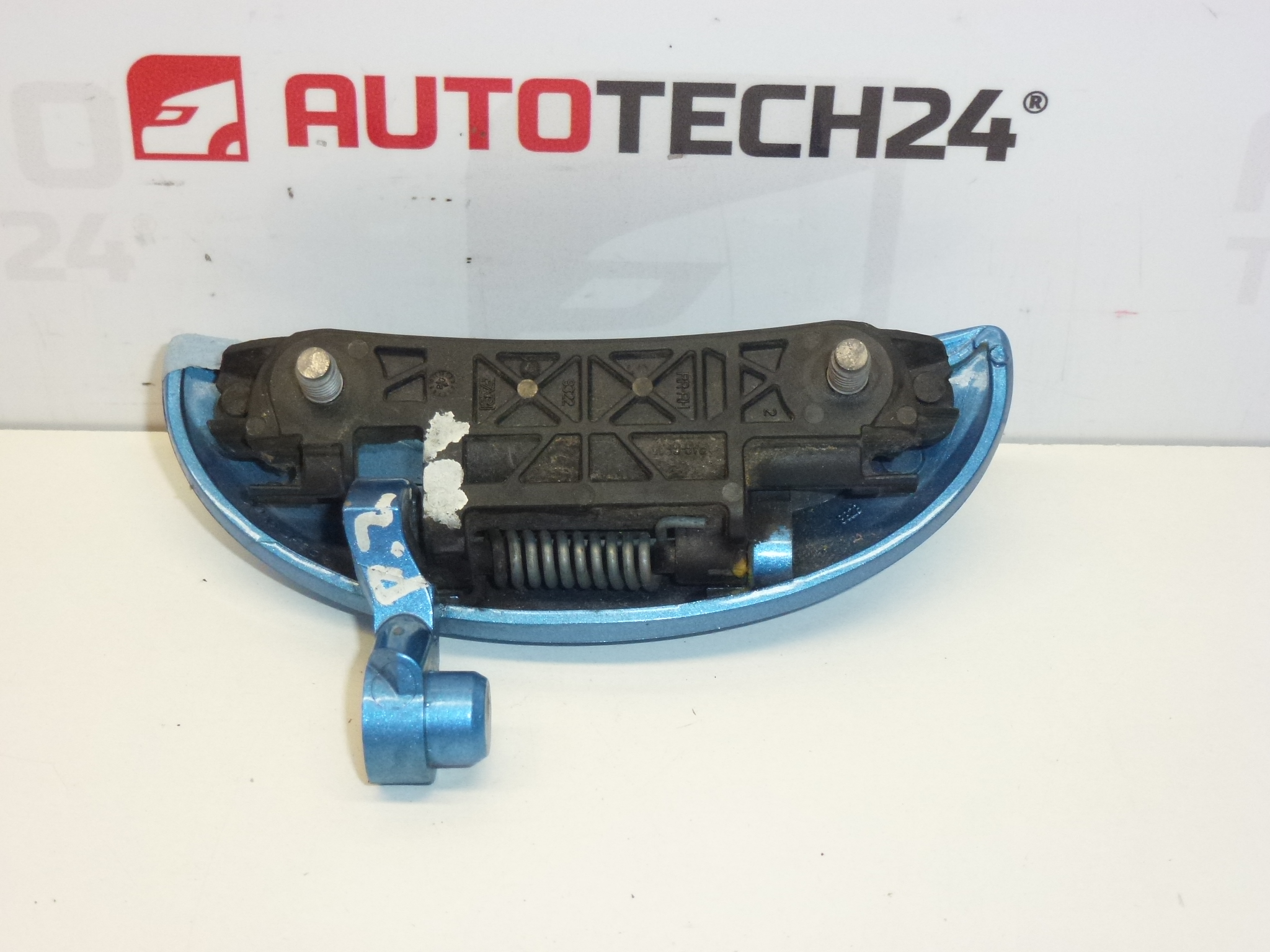 Poignée de porte arrière droite Citroën C1 Peugeot 107 bleu métallisé 9101AN