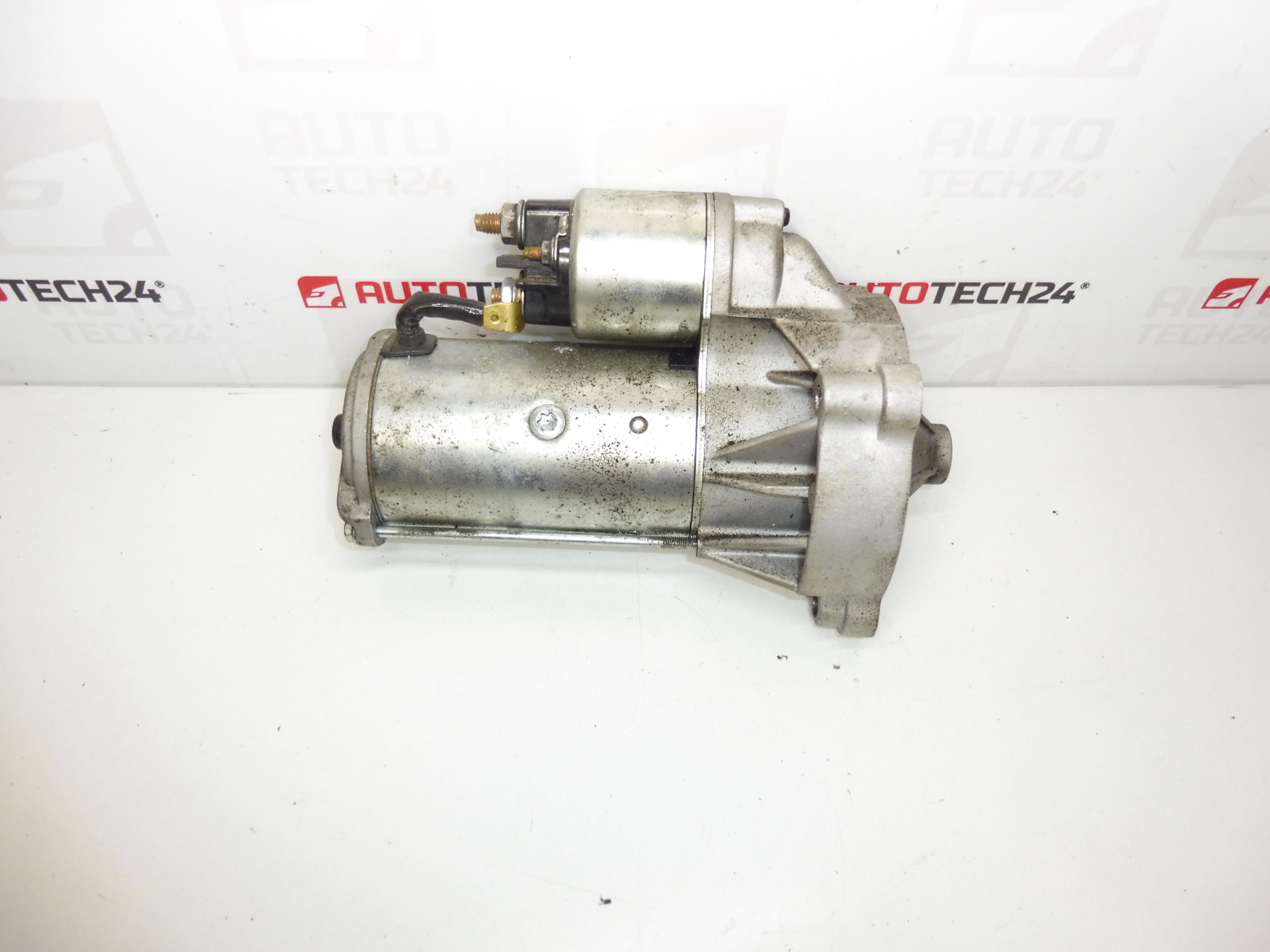 Démarreur HELLA 8EA 011 610-281 Citroën Peugeot 2.0 2.2 HDI 5802Z5 5802EF