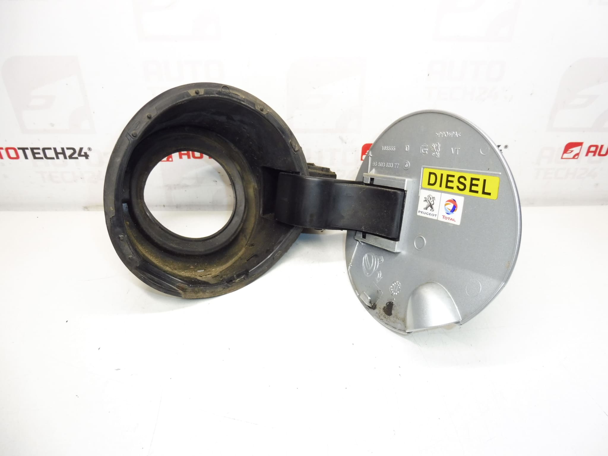 Cache bouchon de réservoir Peugeot 308 EZRC 1517F4 151899 – Image 2