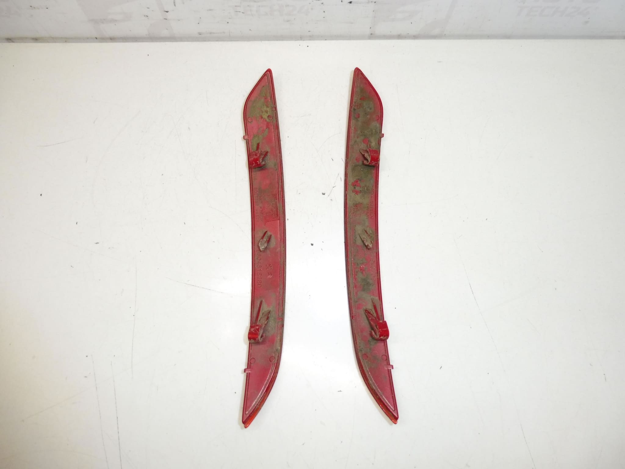 Jeu de réflecteurs de pare-chocs Peugeot 308 T9 Combi 9804313480 9804315280 – Image 2