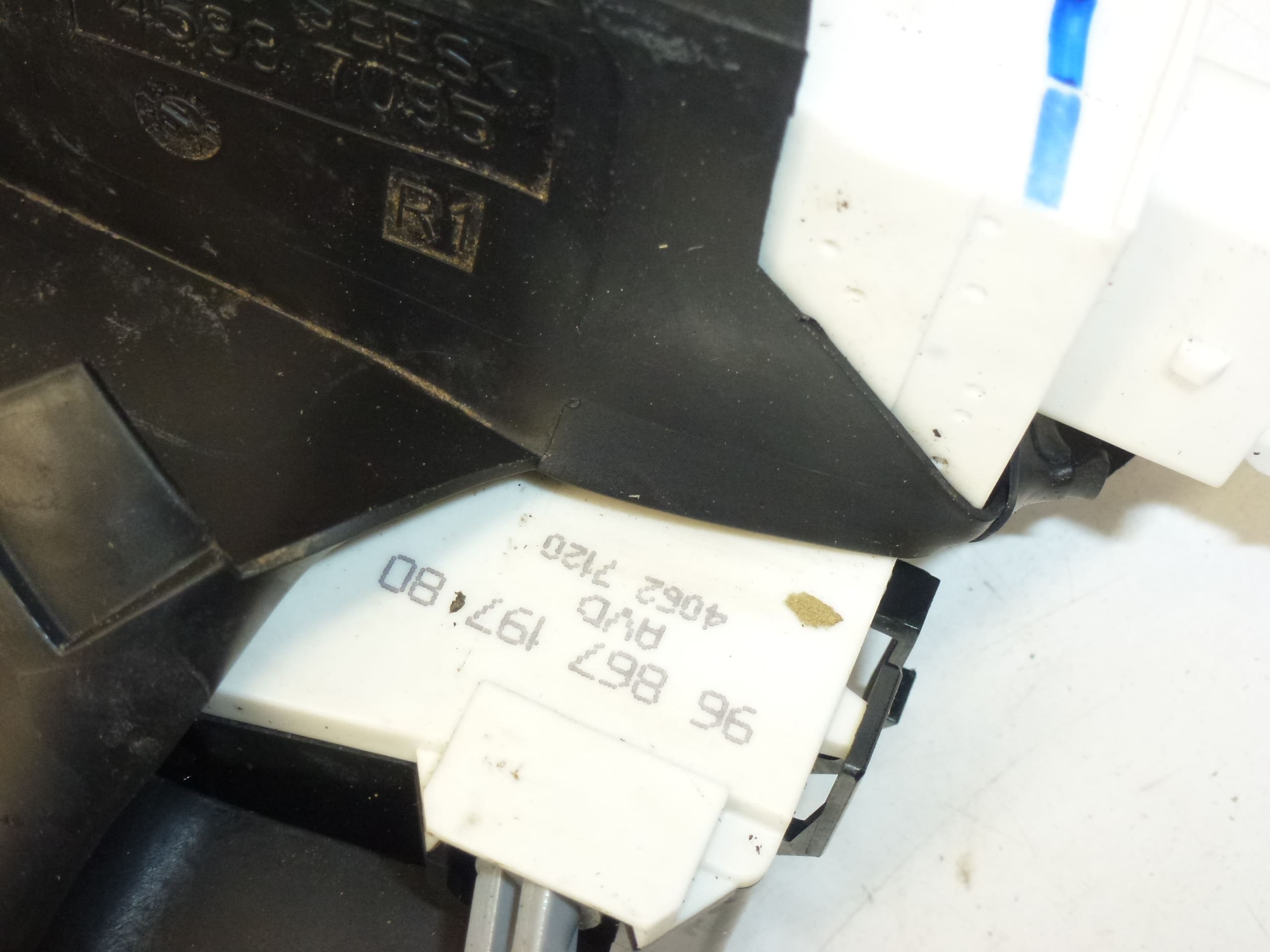 Serrure porte avant droite Citroën C4 9686719780 9136ES – Image 2