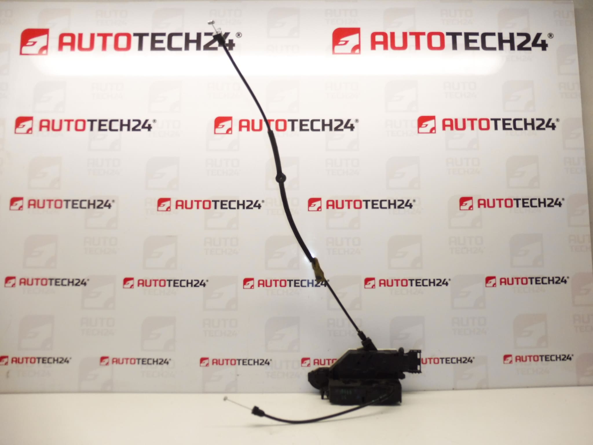 Serrure de porte passager avant Peugeot 207 24099816 24097816 24095816