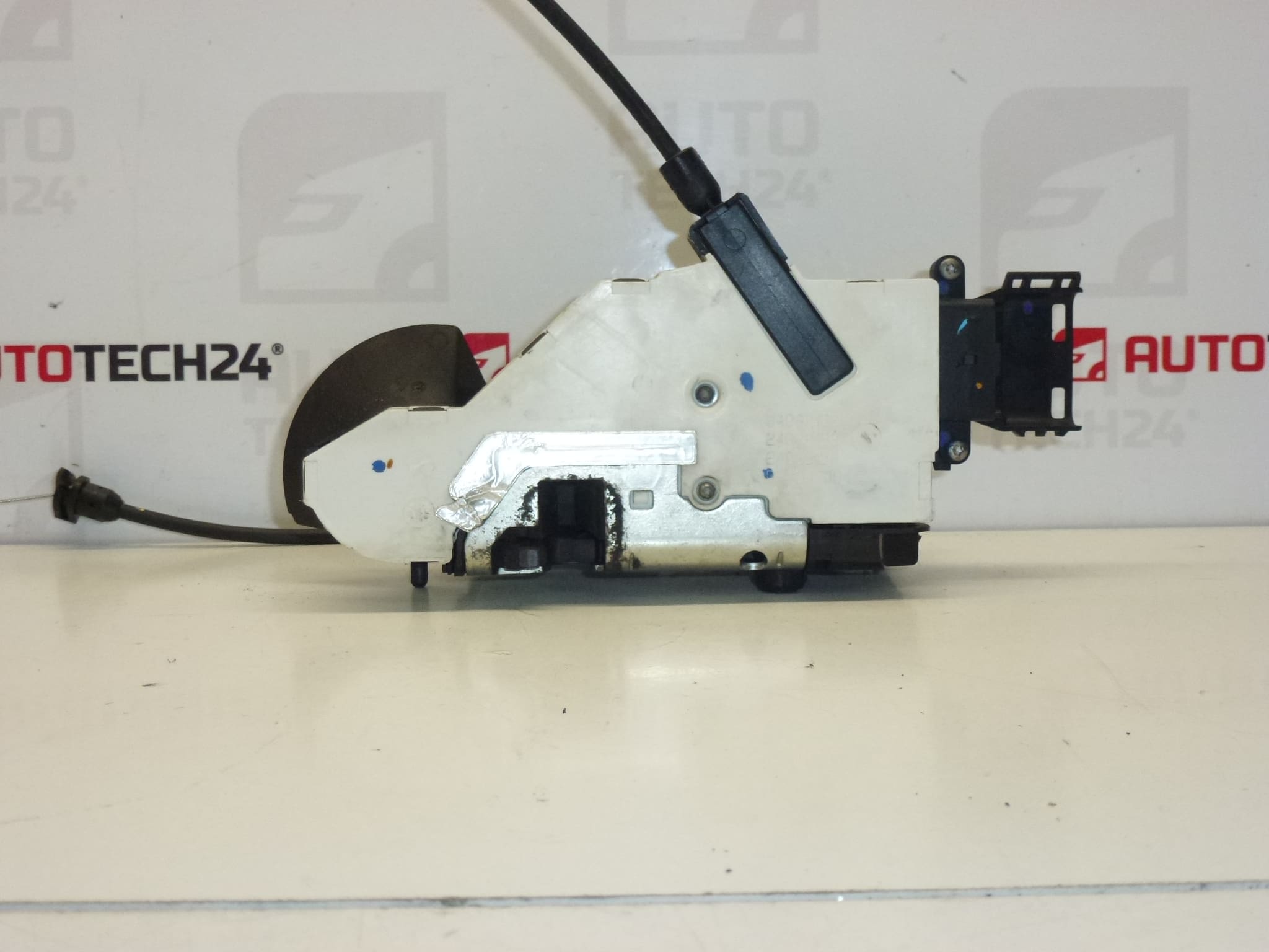 Serrure porte avant gauche Peugeot 207 24087158 9135V9 – Image 2