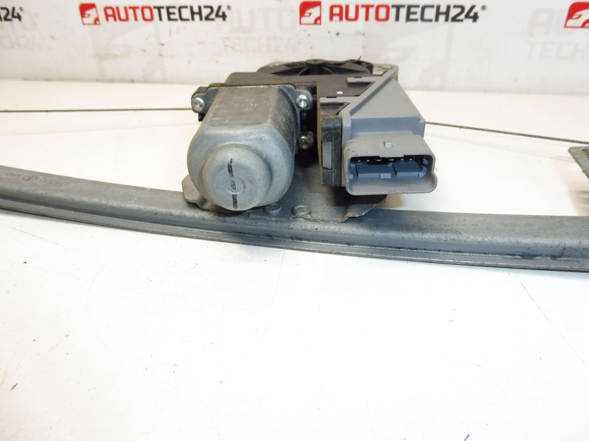 Télécharger Lunette arrière droite Peugeot 307 9224A4 – Image 2