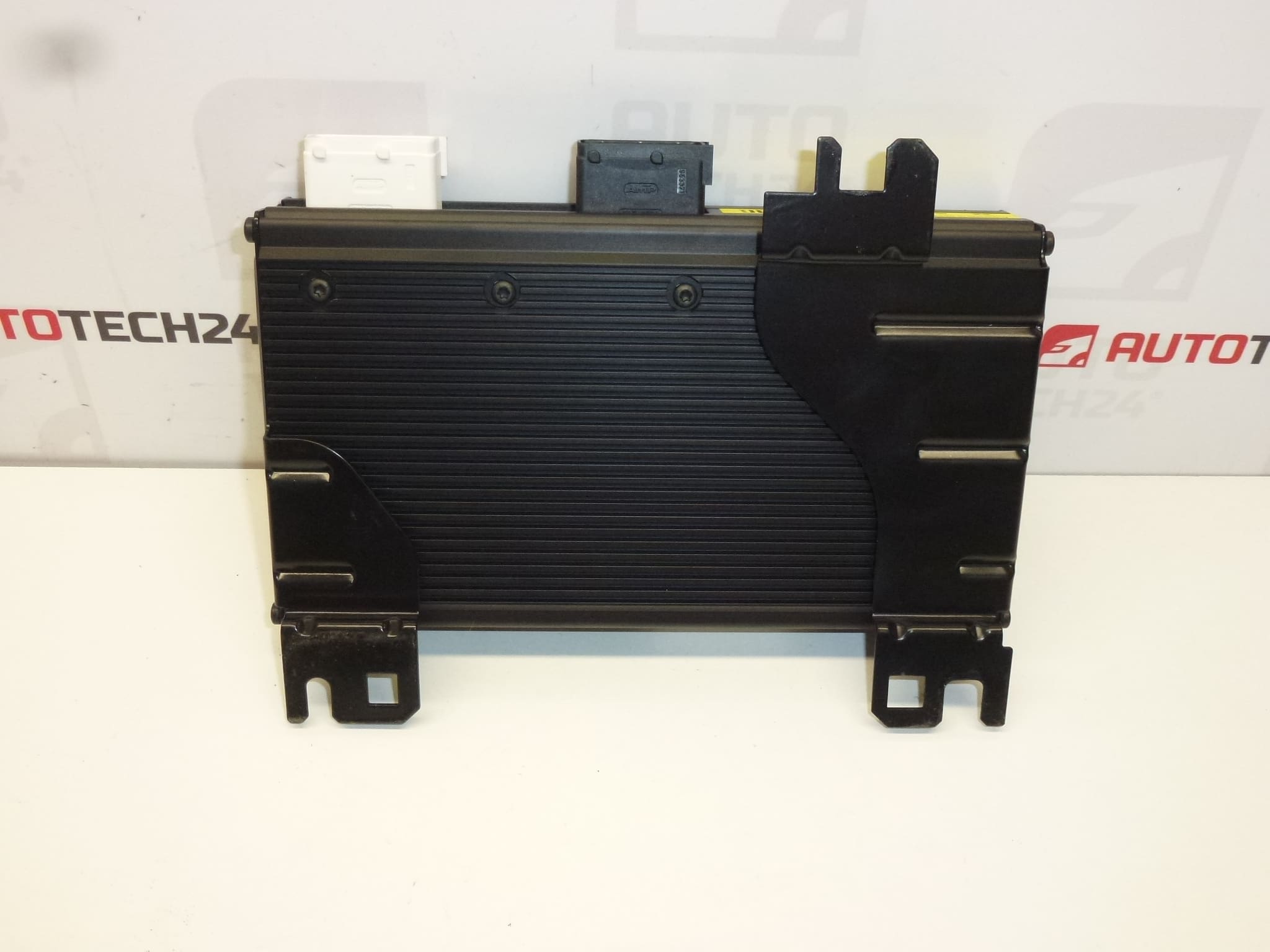 Amplificateur JBL Citroën Peugeot 9653383680 6560LZ – Image 2