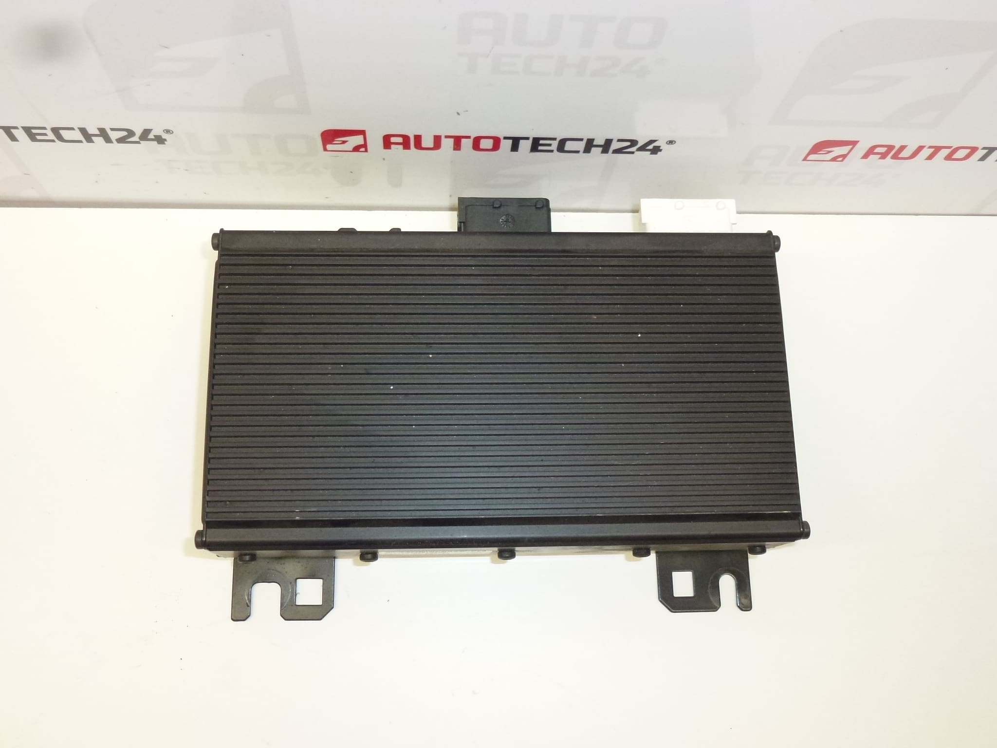 Amplificateur JBL Citroën Peugeot 9653383680 6560LZ