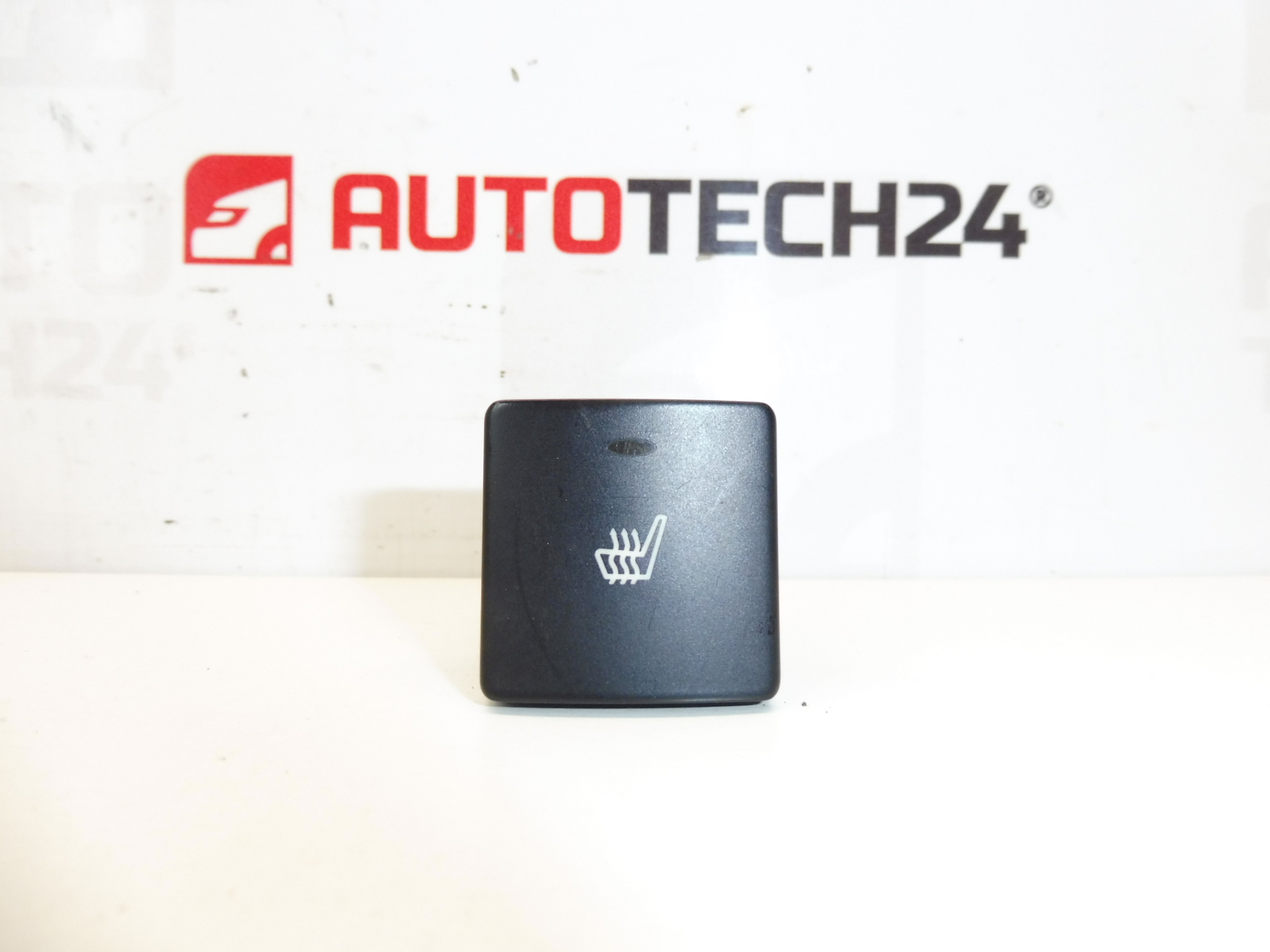 Commande de chauffage de siège d'occasion pour Citroën/Peugeot réf. 9629649177 8904TW